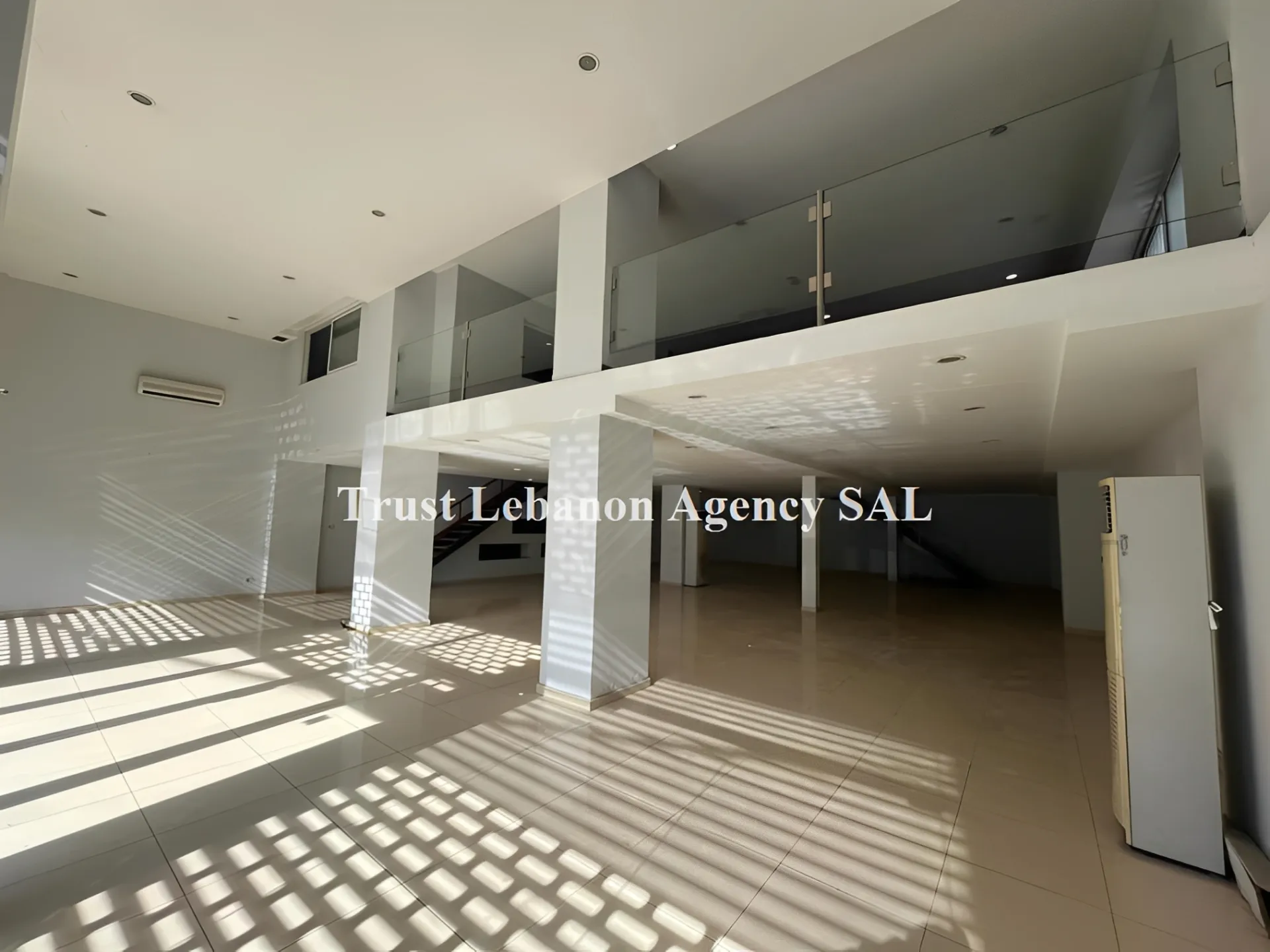 Commercial Property For Rent in Metn, Nahr El Mott
