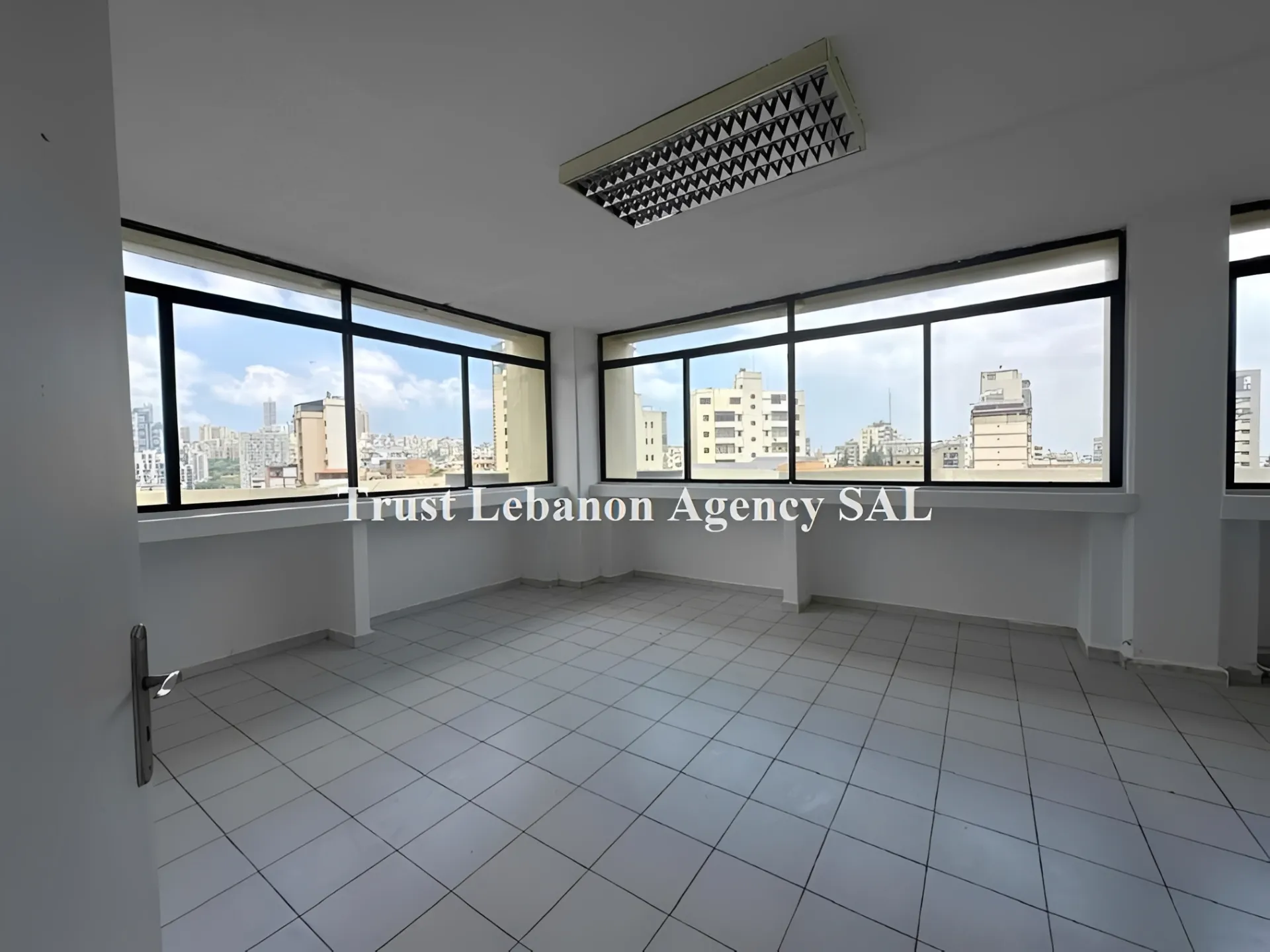 Office for rent in Metn, Sin El Fil