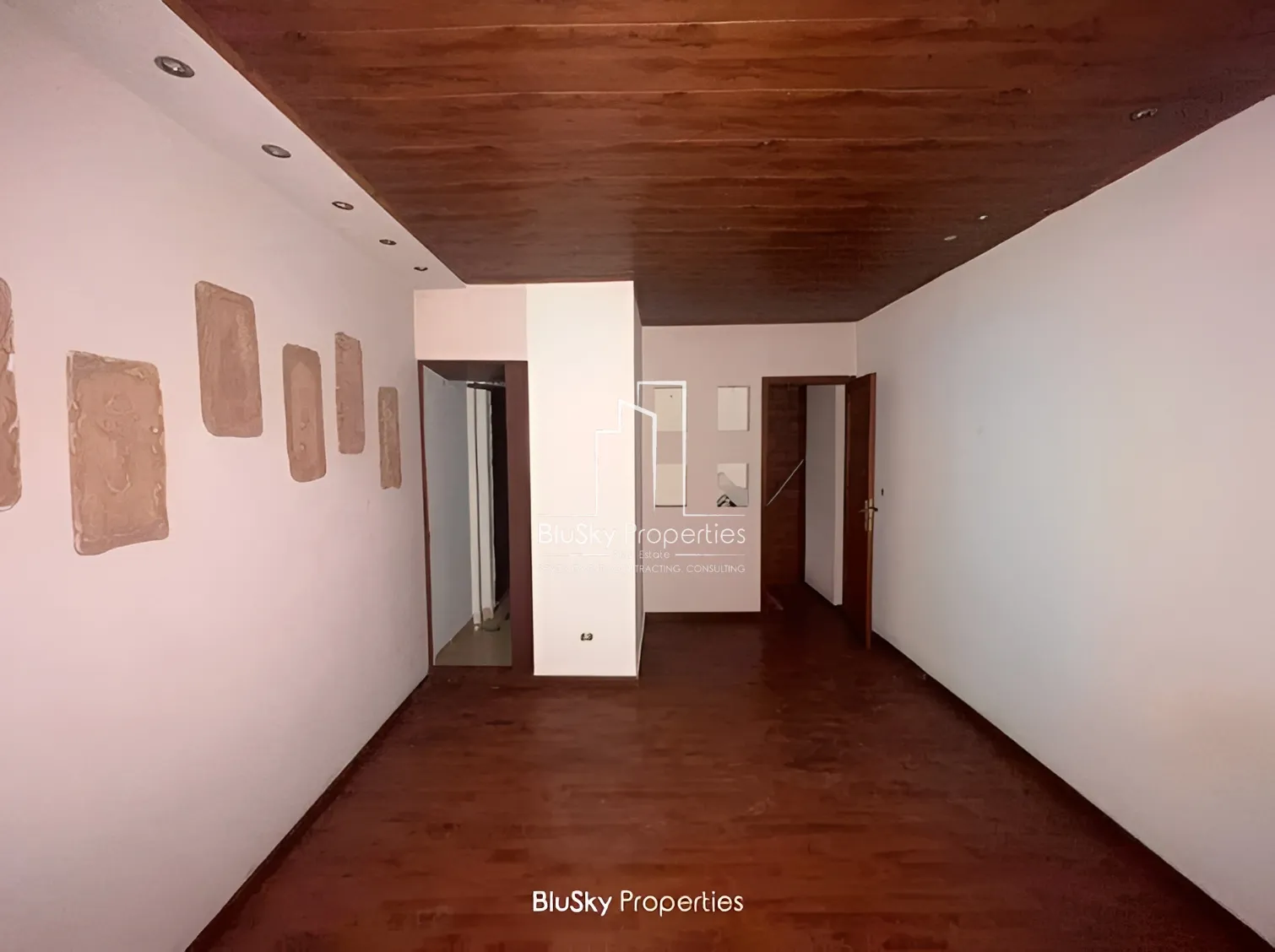 Office for sale in Zalka