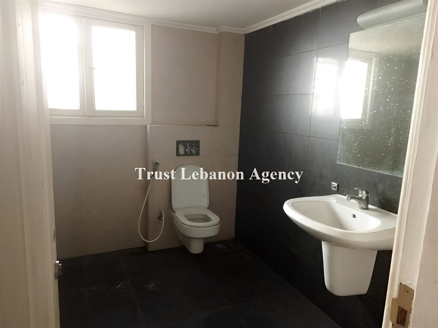 Office for rent in Beirut, Hamra