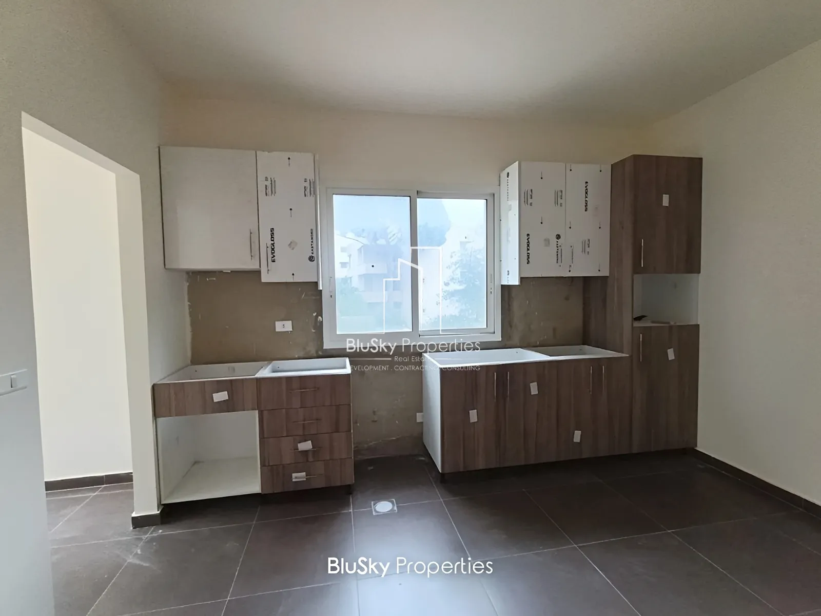 Apartment for Sale in Broumana - 3 bed, 4 bath