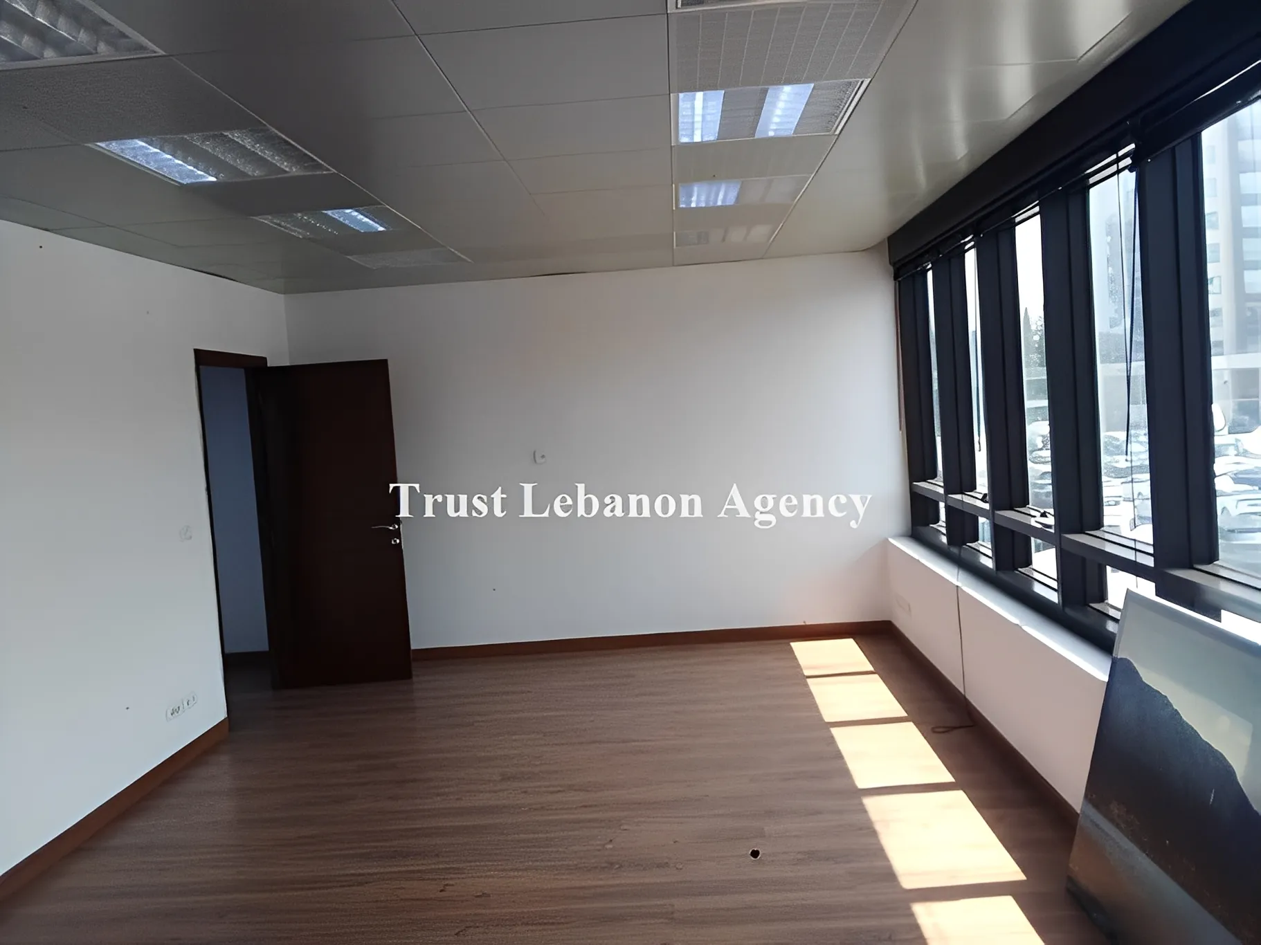 Office for rent in Metn, Dekweneh