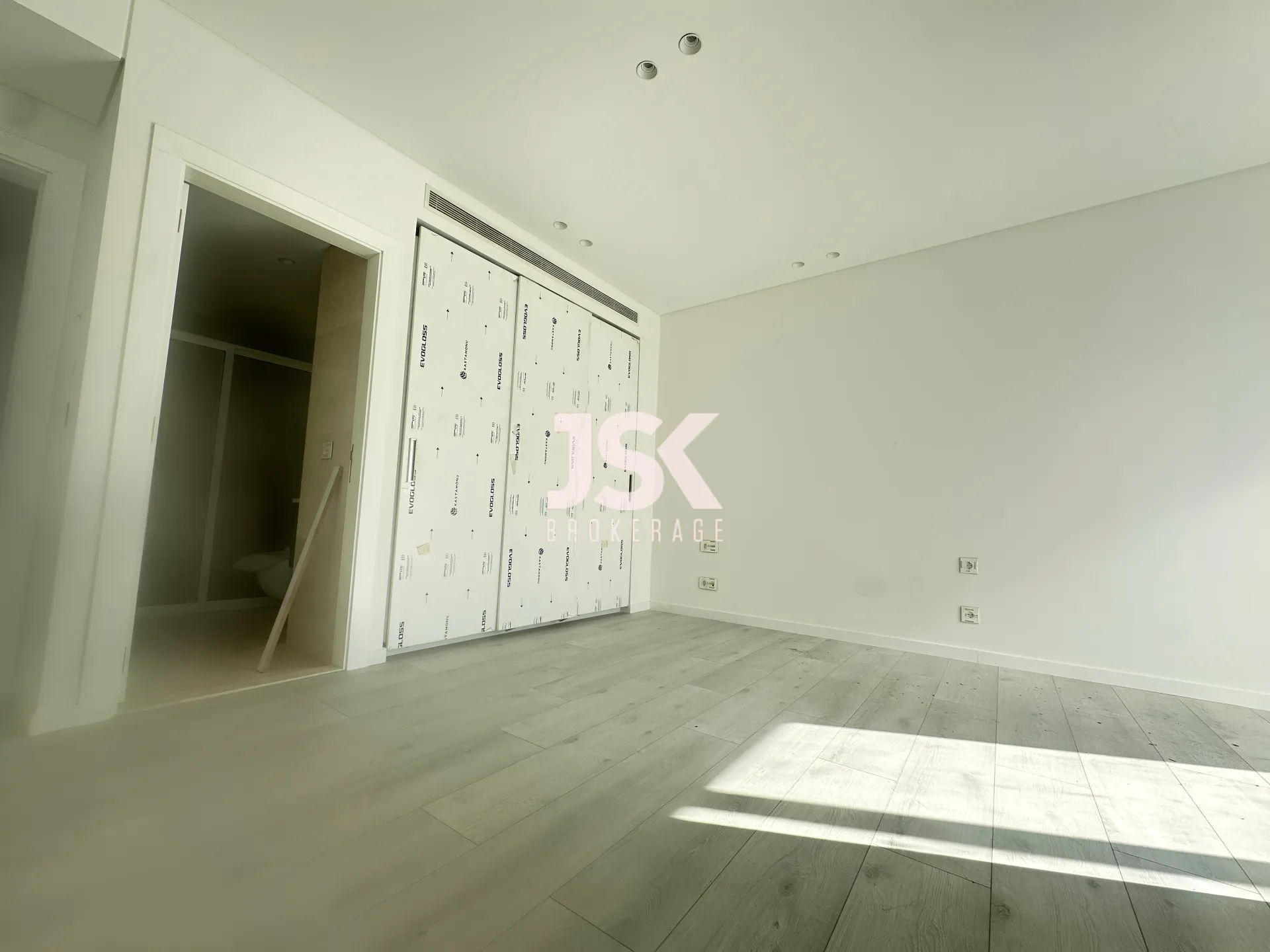 Apartment for Rent in Achrafieh - 2 bed, 3 bath