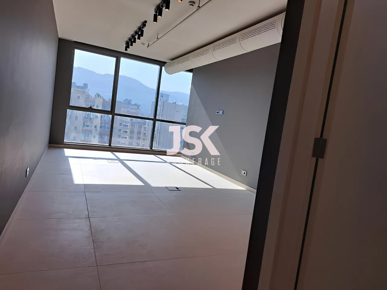 Office for Rent in Dekwaneh