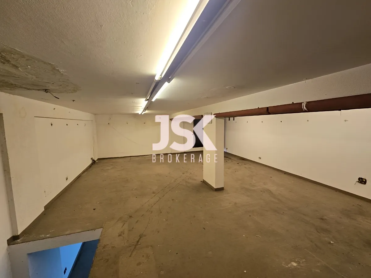 Shop for rent in Forn El Chebbak