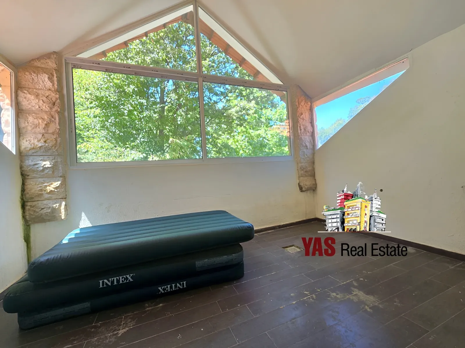 Villa for Sale in Kfardebian