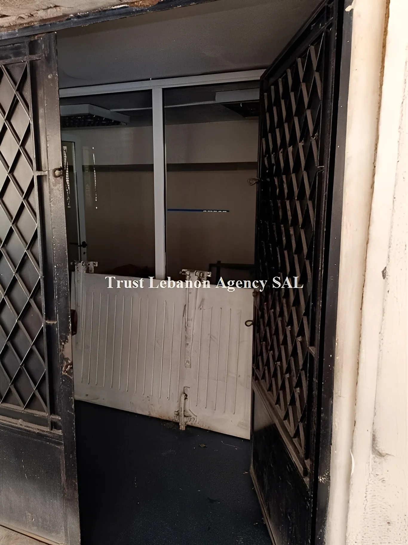 Commercial Property For Rent in Beirut, Badaro