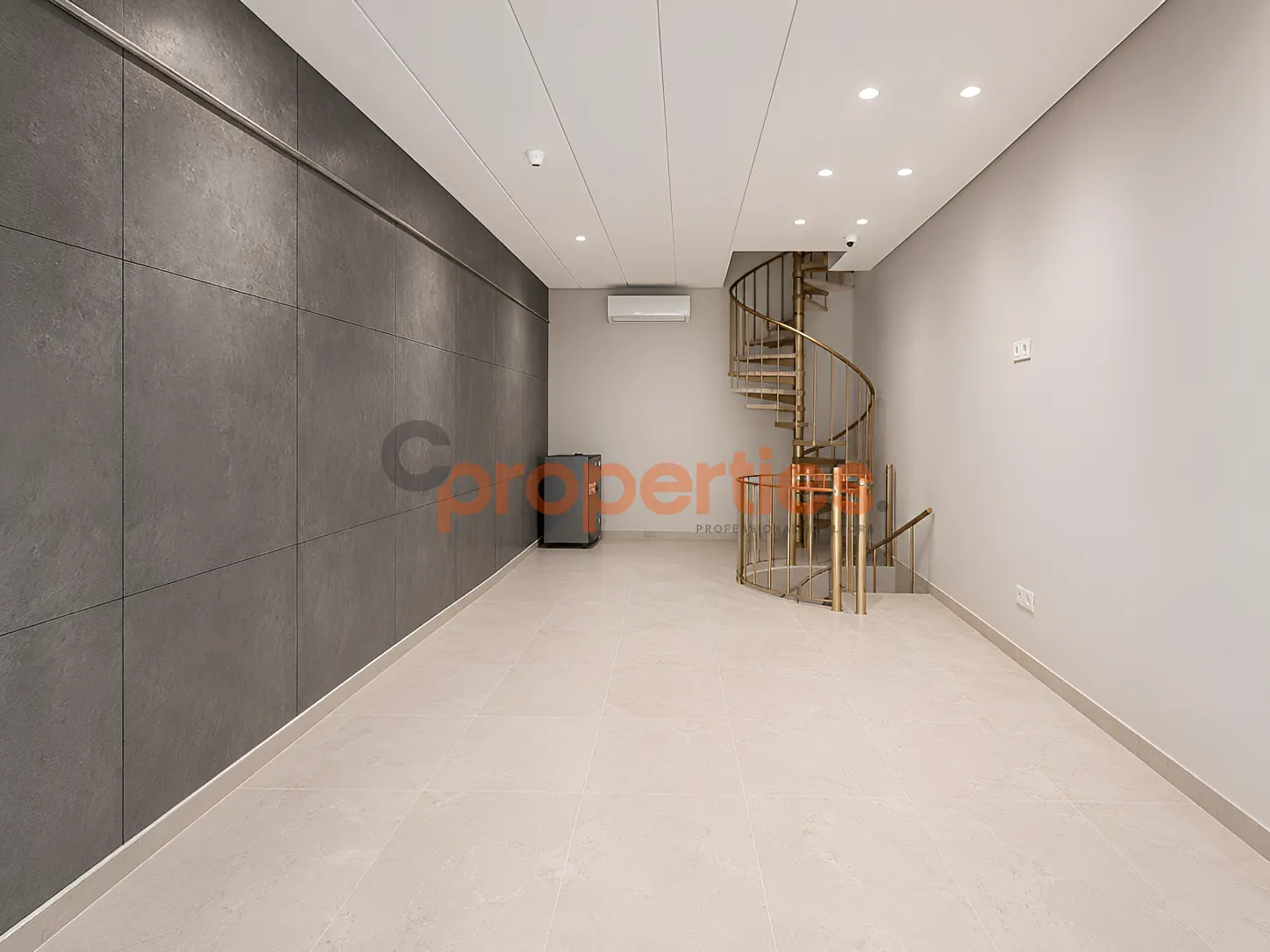 Shop for Rent in Downtown