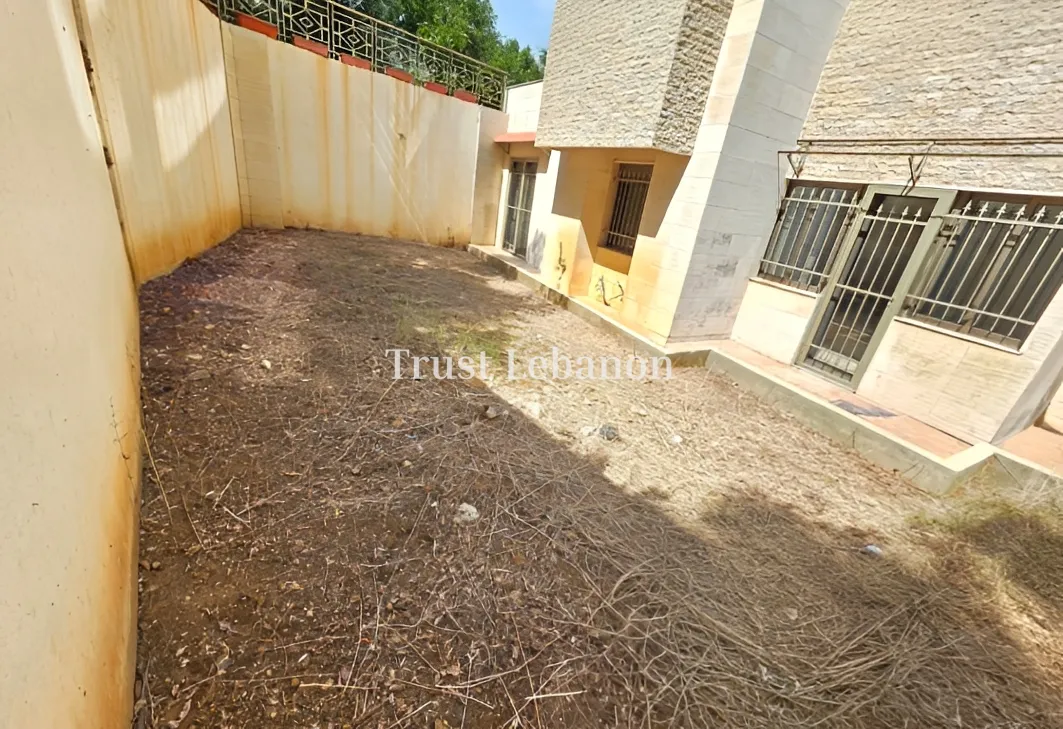 Apartment for sale in Jouret El Ballout, Lebanon - 3 bed, 3 bath