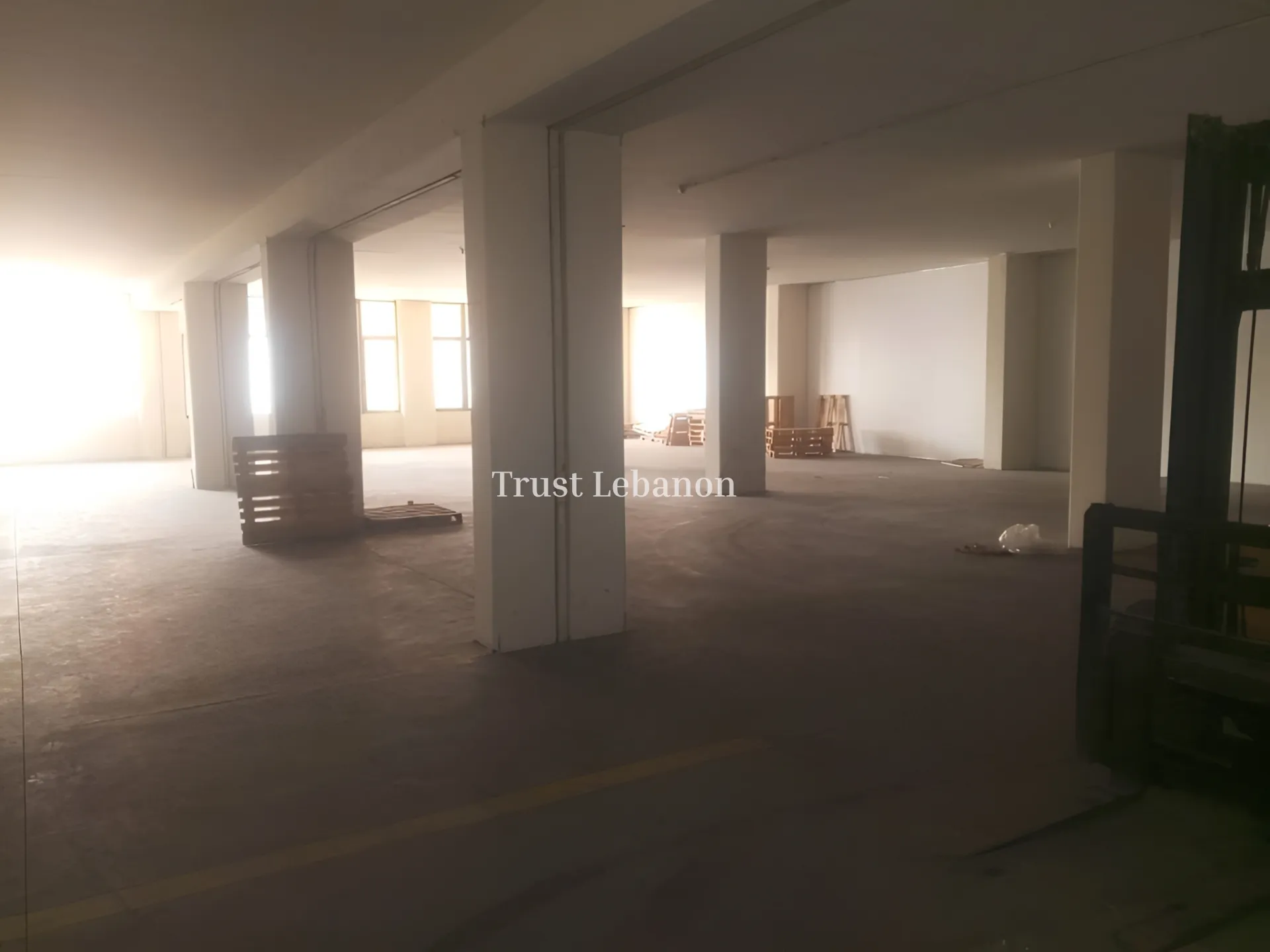 Warehouse for rent in Dekwaneh