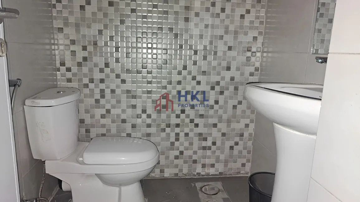 Office for rent in Forn El Chebbak, Lebanon