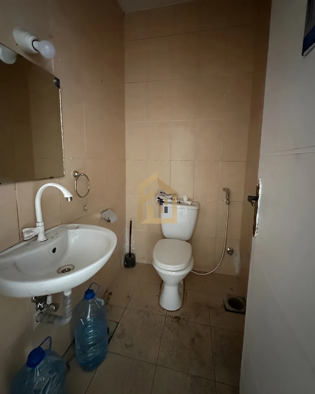 Shop for rent in Mar Takla, Hazmieh