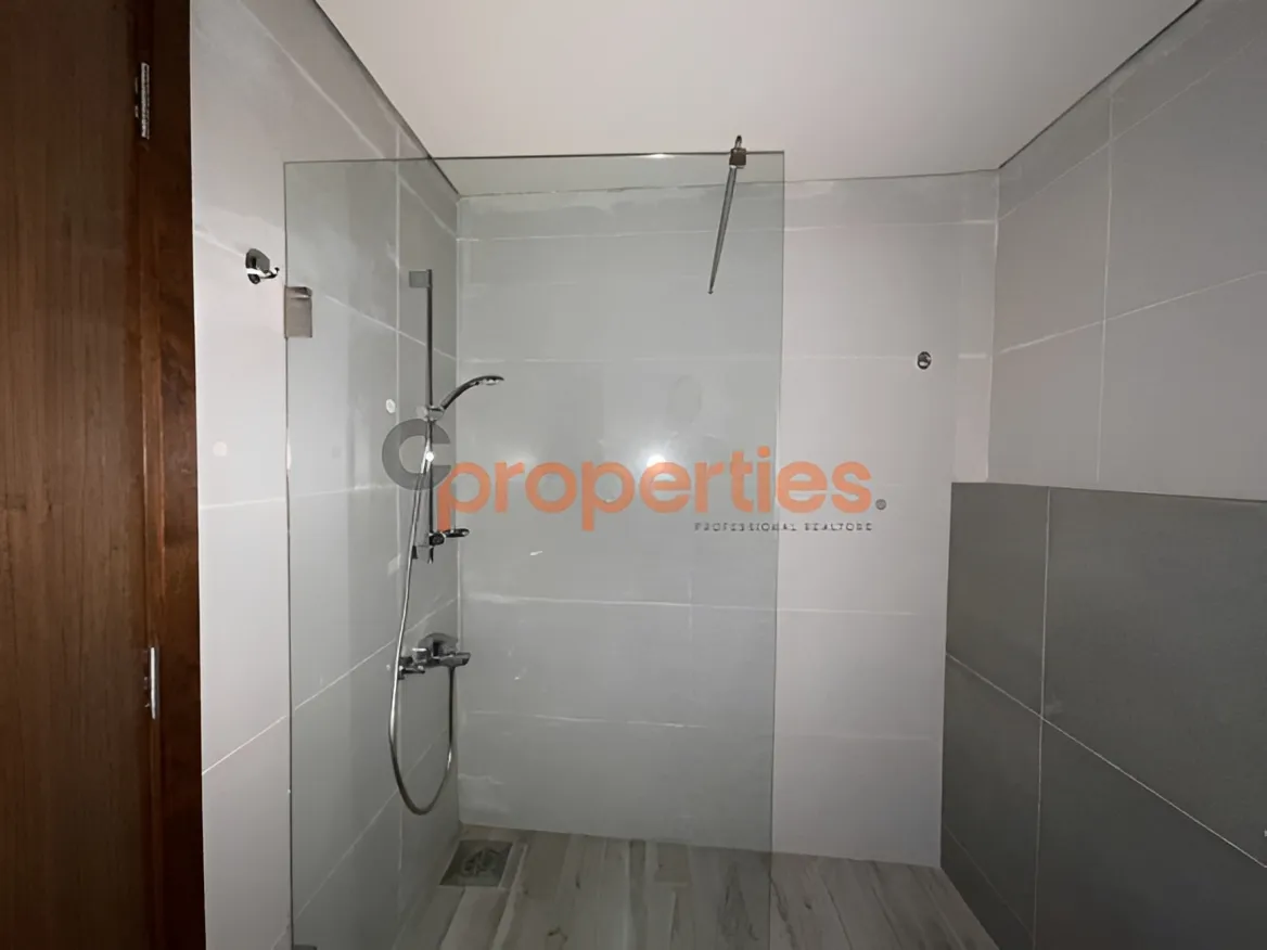Apartment for Rent in Remeil - 3 bed, 4 bath