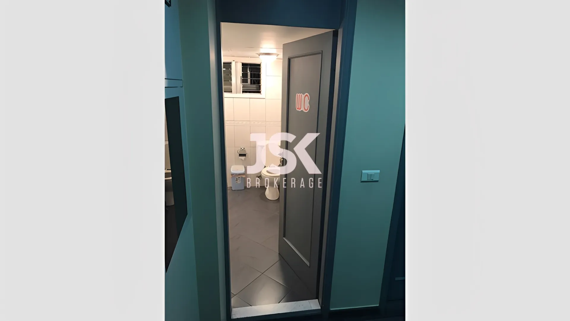 Office for sale in Jdeideh