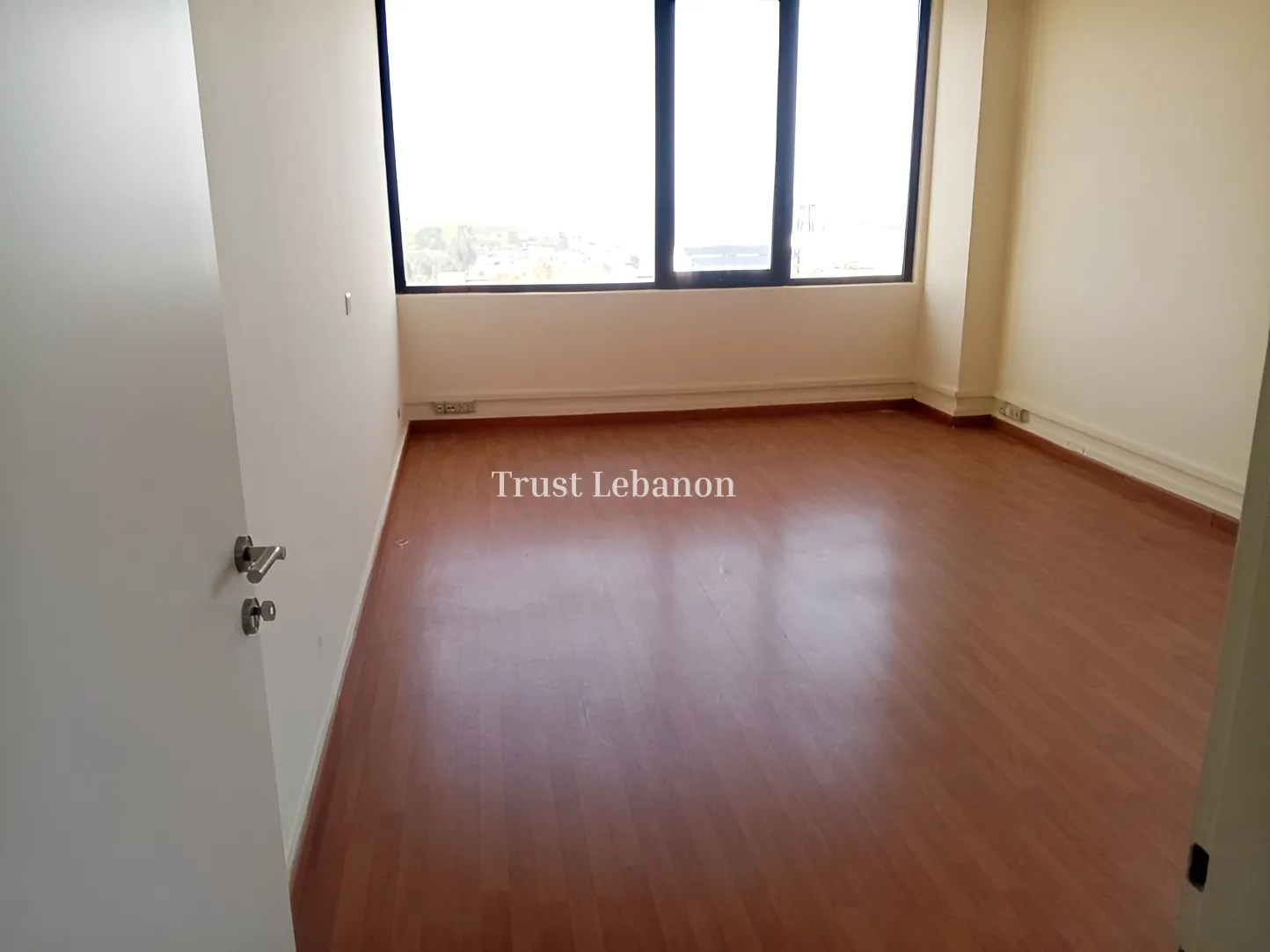 Office for rent in Daoura, Lebanon