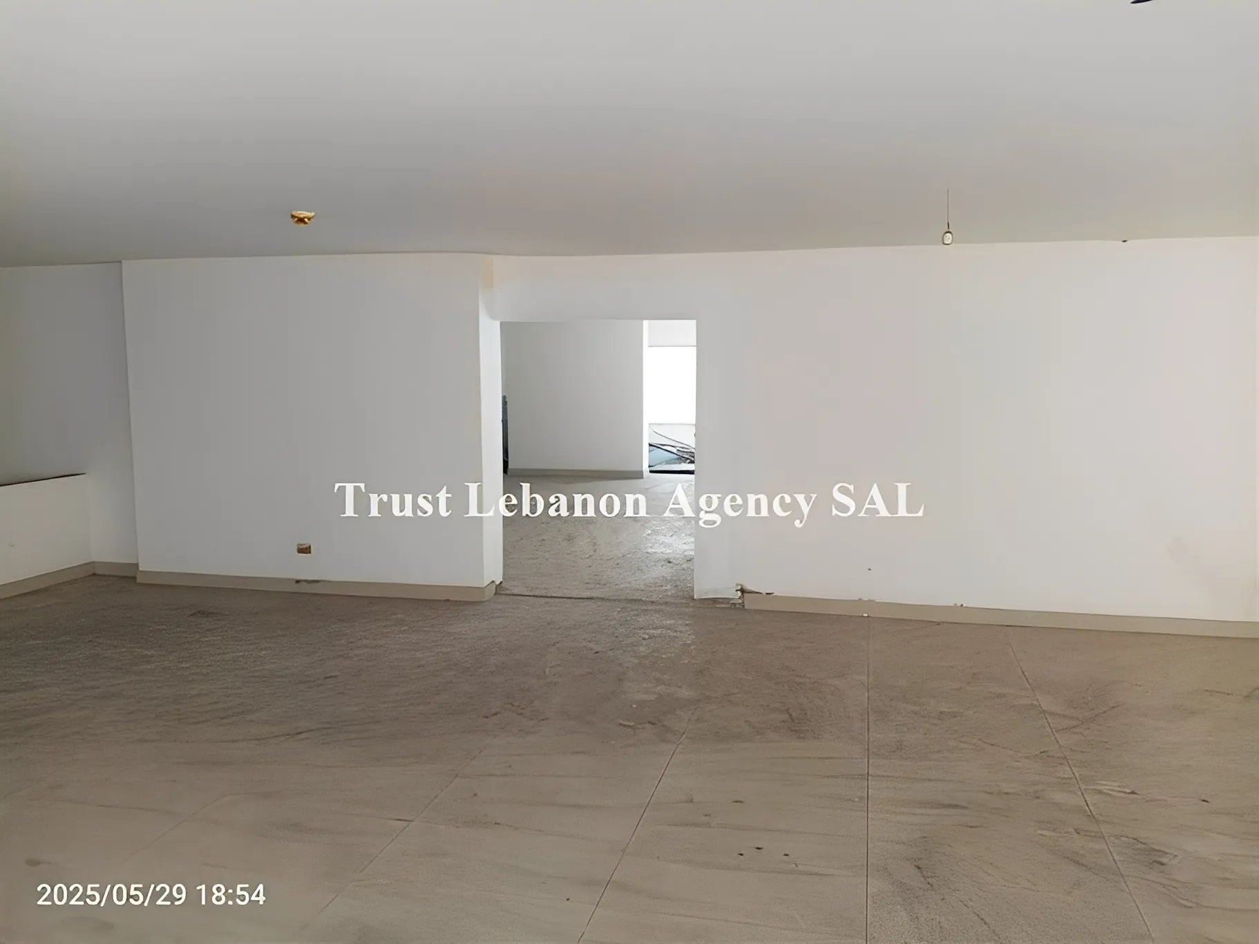 Commercial Property For Rent in Beirut, Ain El Tineh