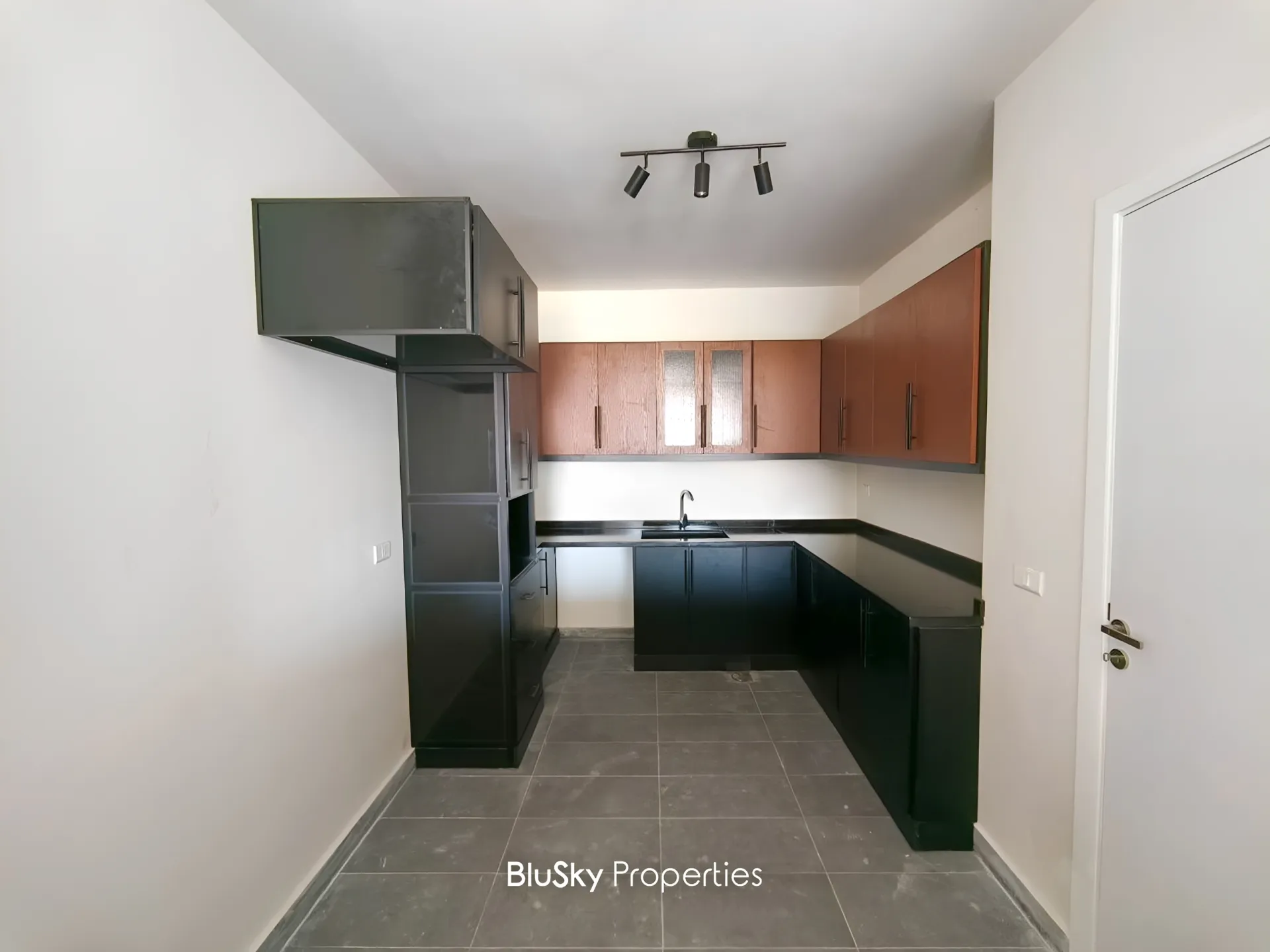 Apartment for rent in Qornet el hamra, lebanon