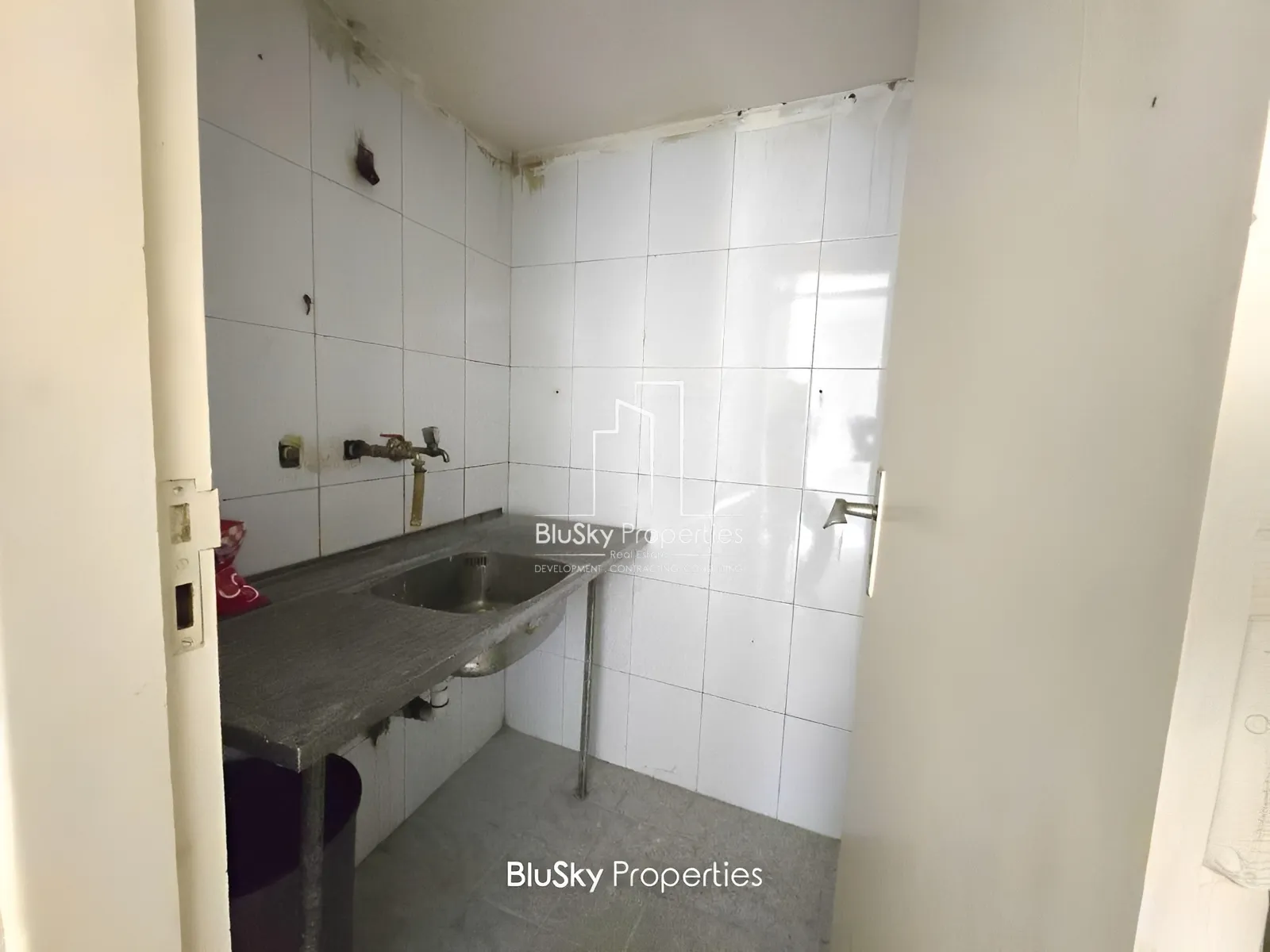 Warehouse for sale in Mar Roukoz
