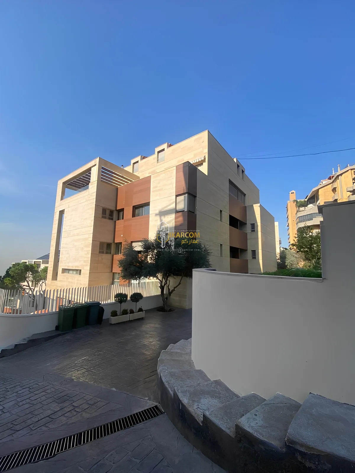 Apartment for Sale in Ain Saade - 3 bed, 5 bath