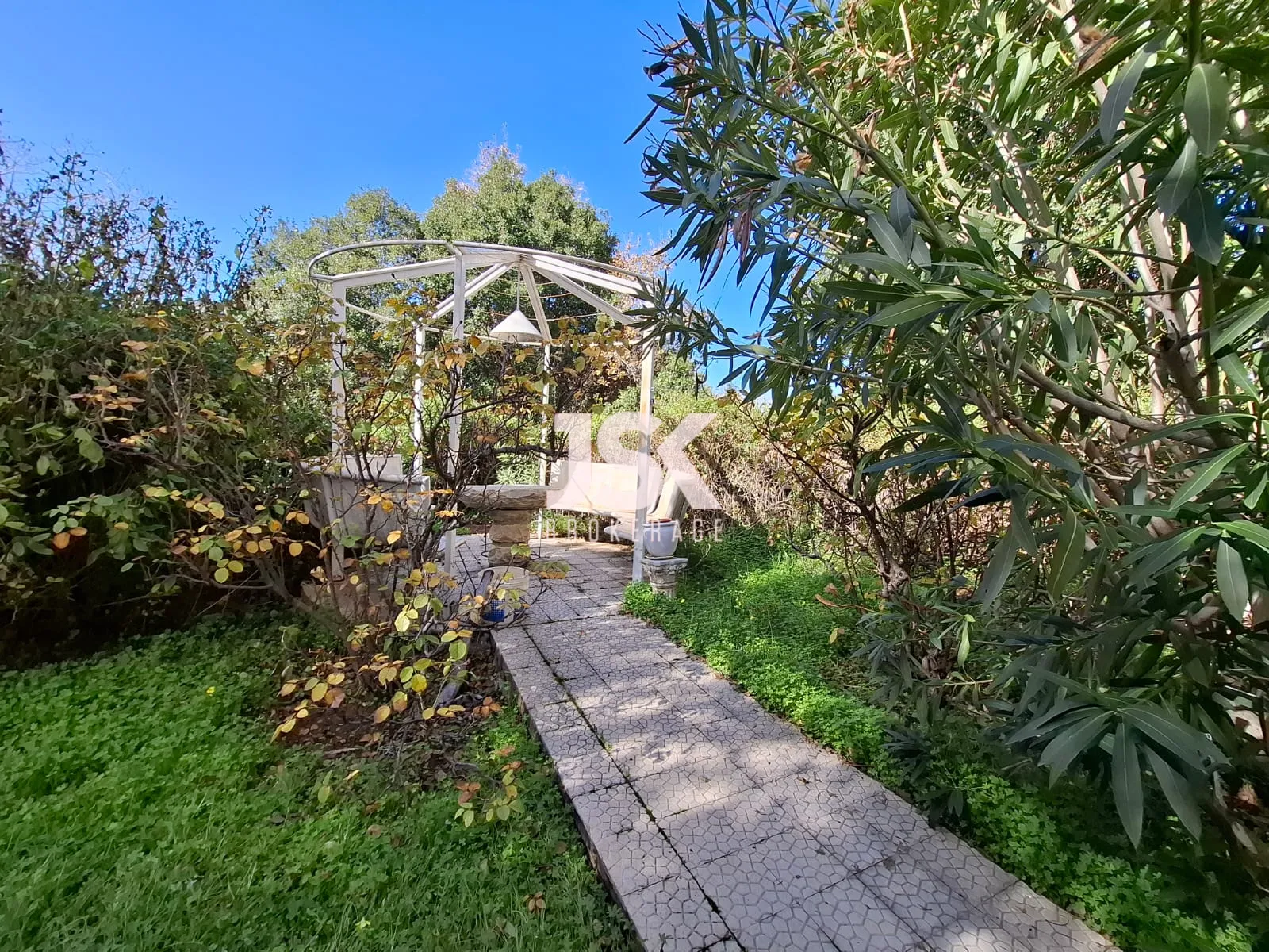 Apartment for Rent in Ajaltoun