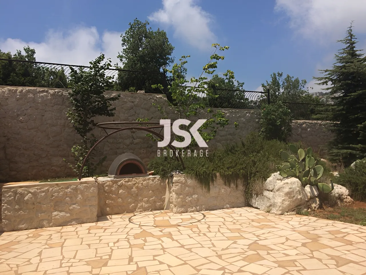 Villa for Sale in Ajaltoun