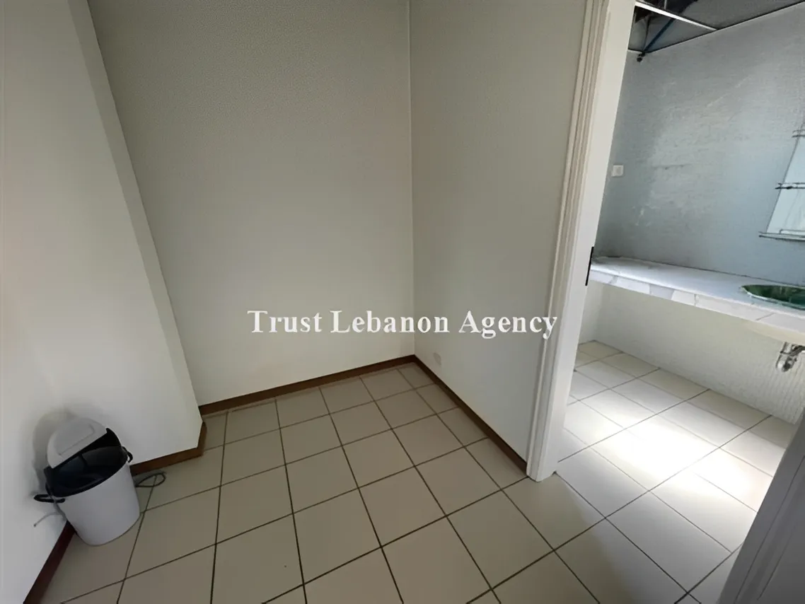 Office for rent in Baabda, Furn Al Chebak
