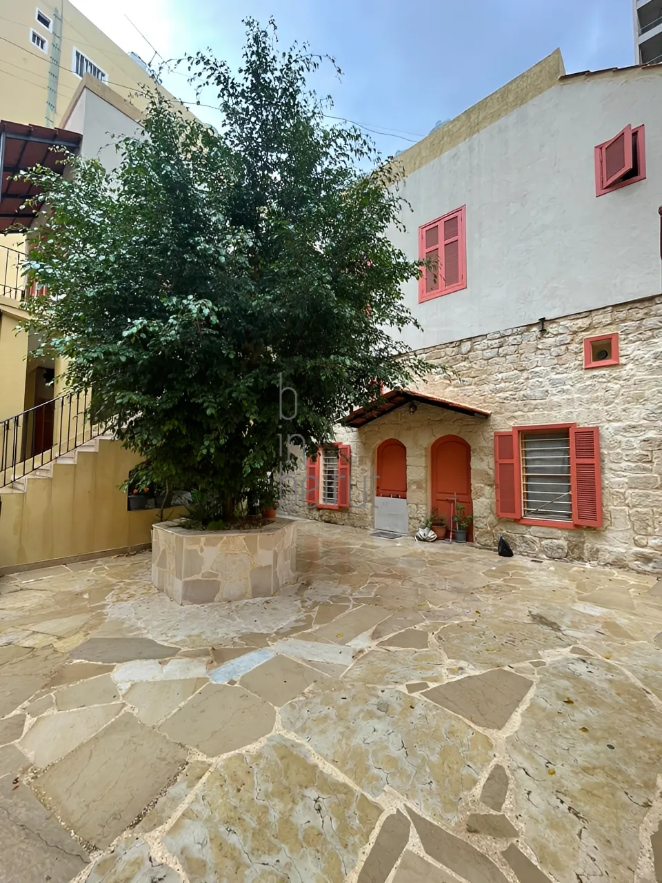 Commercial Space For Rent in Mar Mikhael, Rmeil
