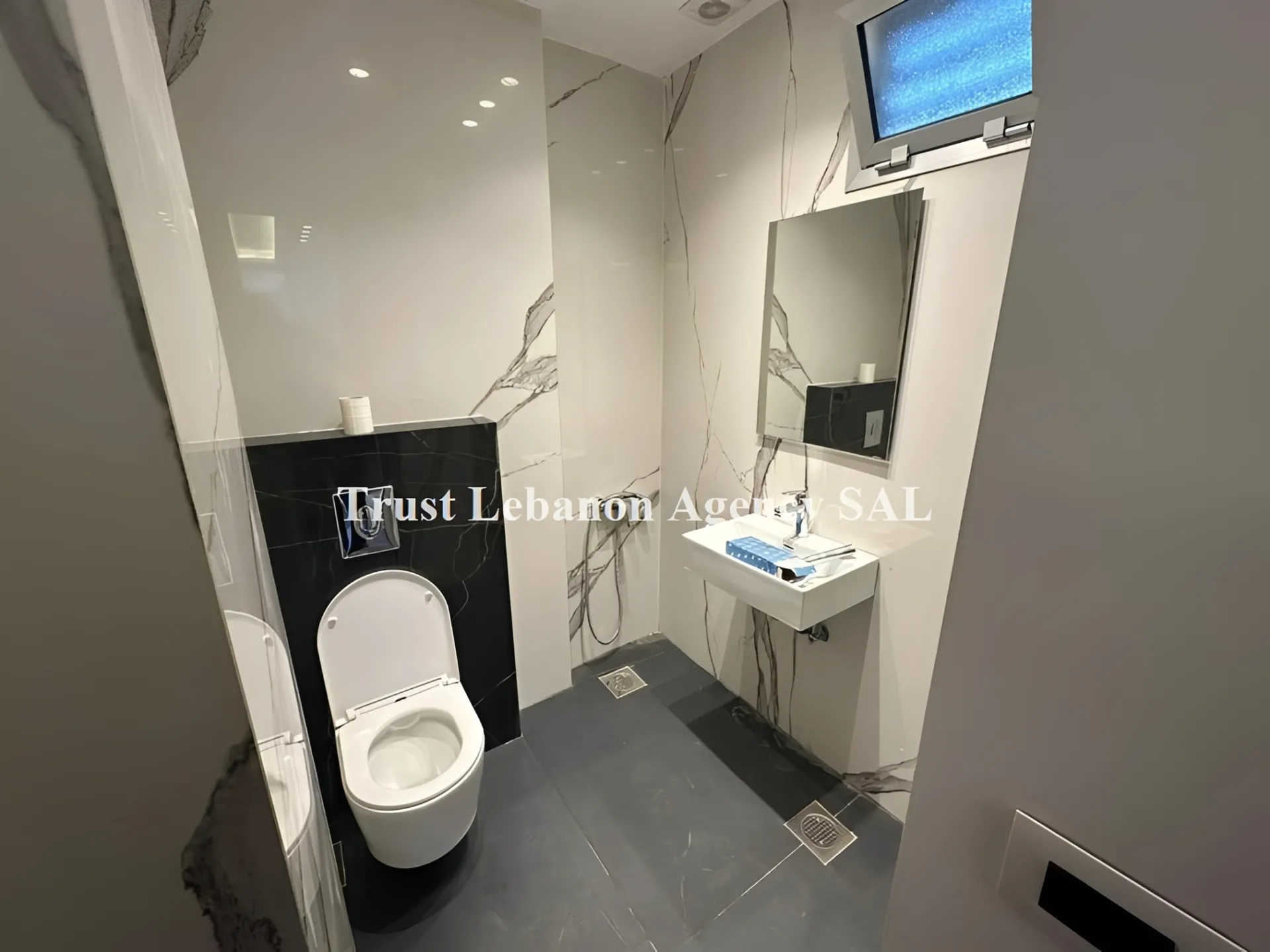 Office for rent in Metn, Dekweneh