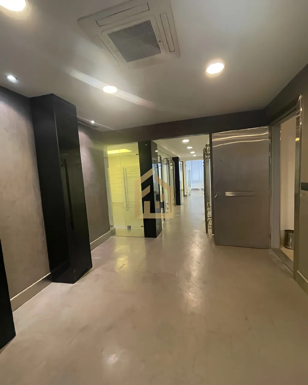 Office for rent in Forn El Chebbak, Lebanon