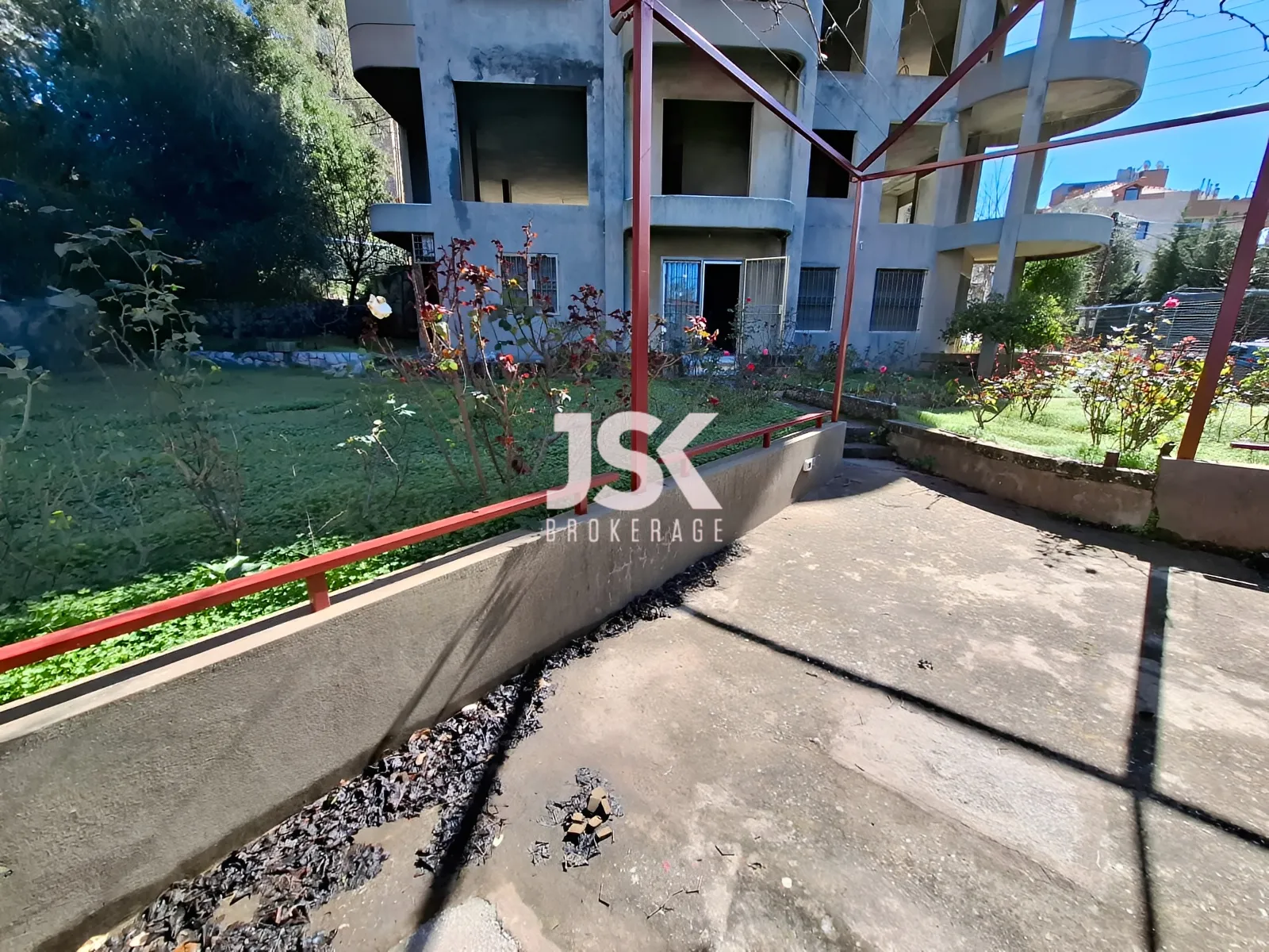 Building for Sale in Ballouneh