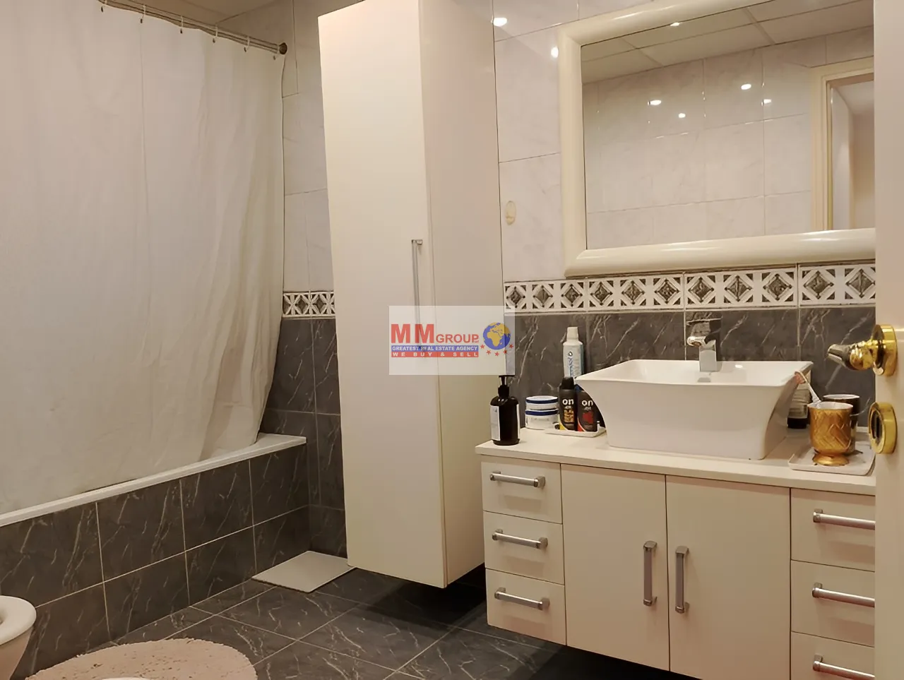 Apartment for Sale in Ain Saade