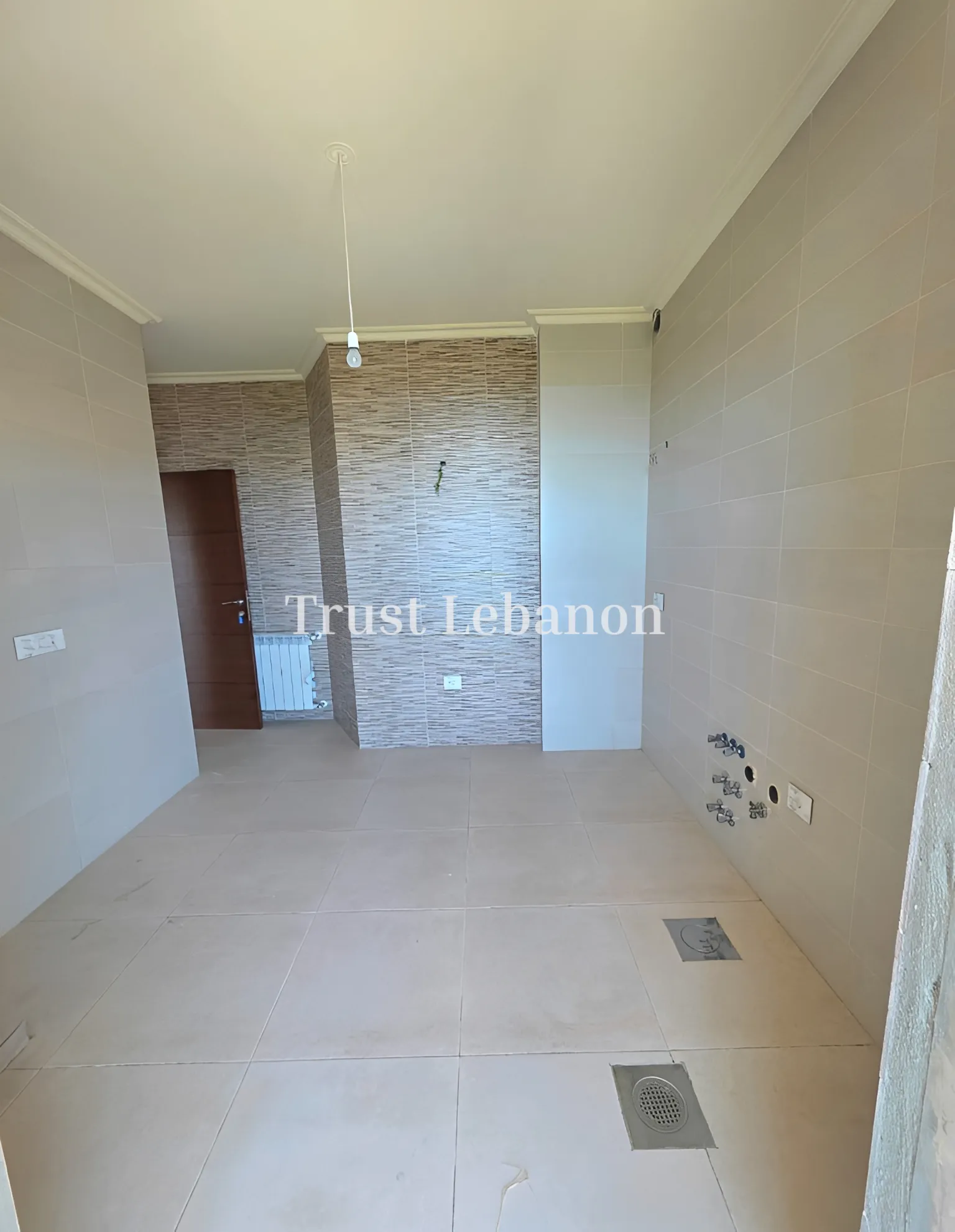 Apartment for sale in Ballouneh, Lebanon - 3 bed, 4 bath
