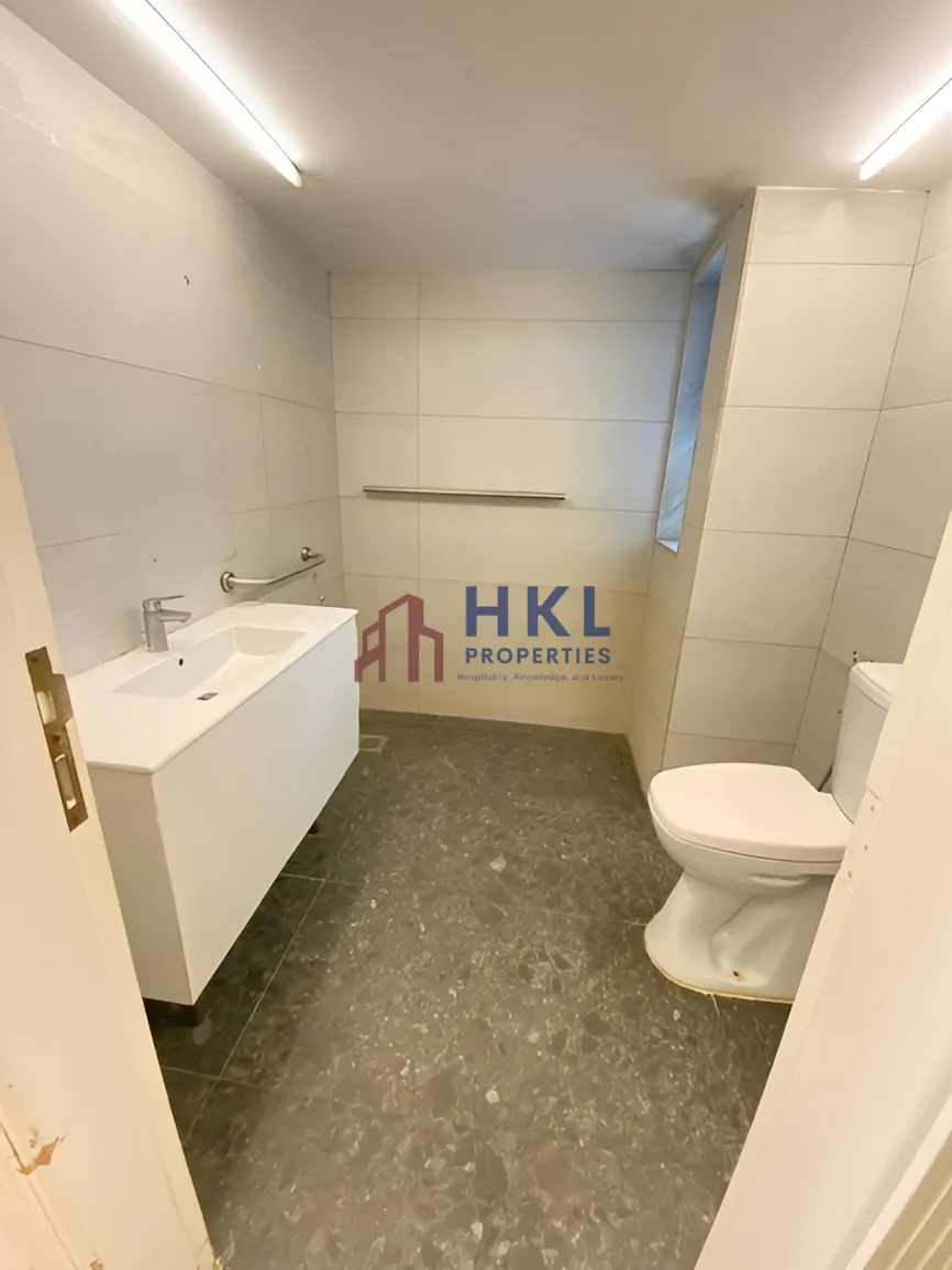 Apartment for Sale in Hamra, Beirut, Lebanon - 3 bed, 4 bath