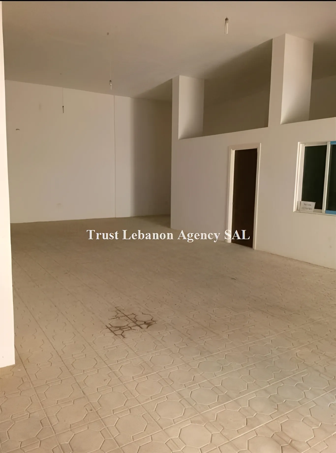Warehouse for rent in Jbeil, Halat