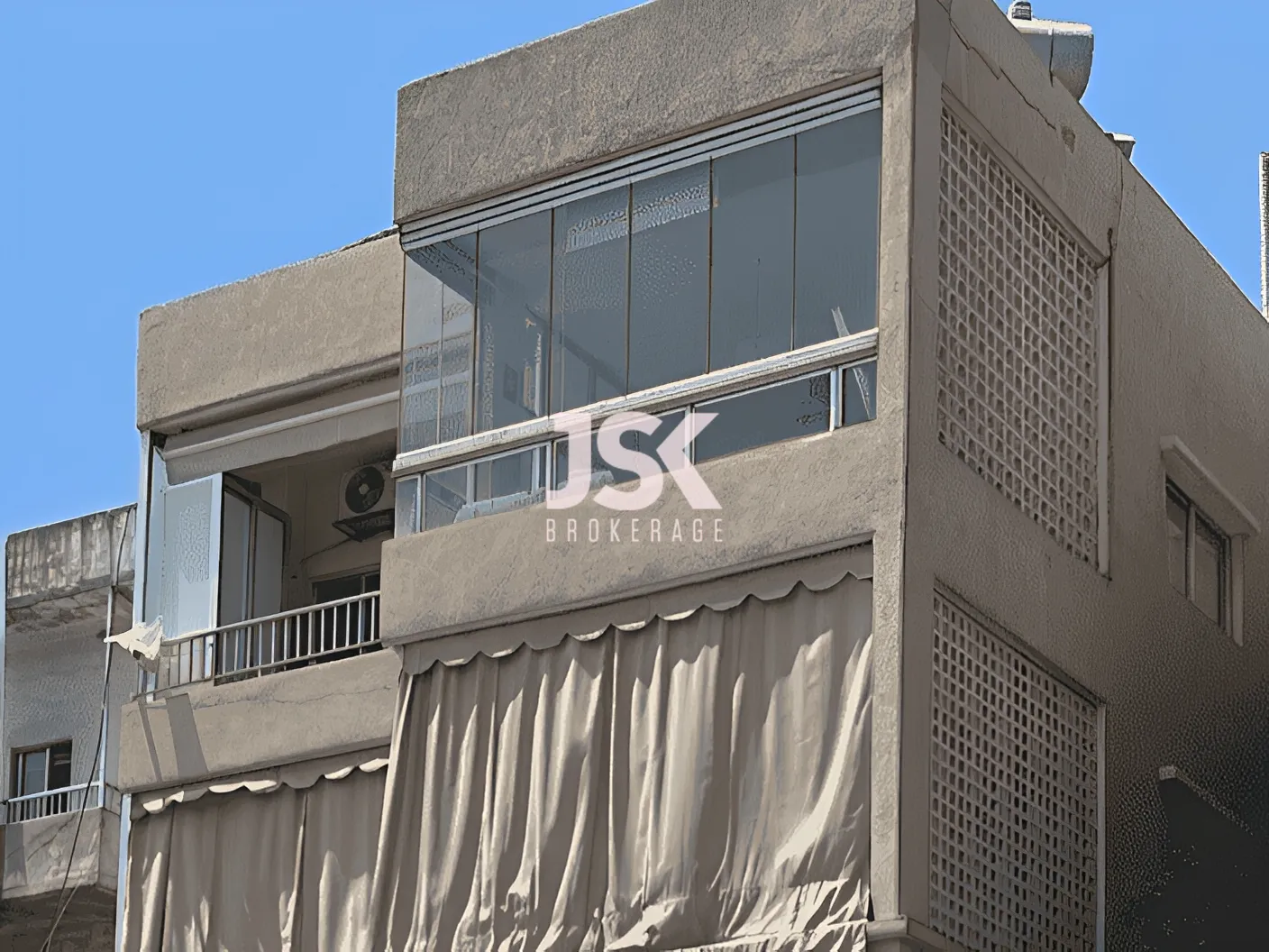 Building for Sale in Forn El Chebbak