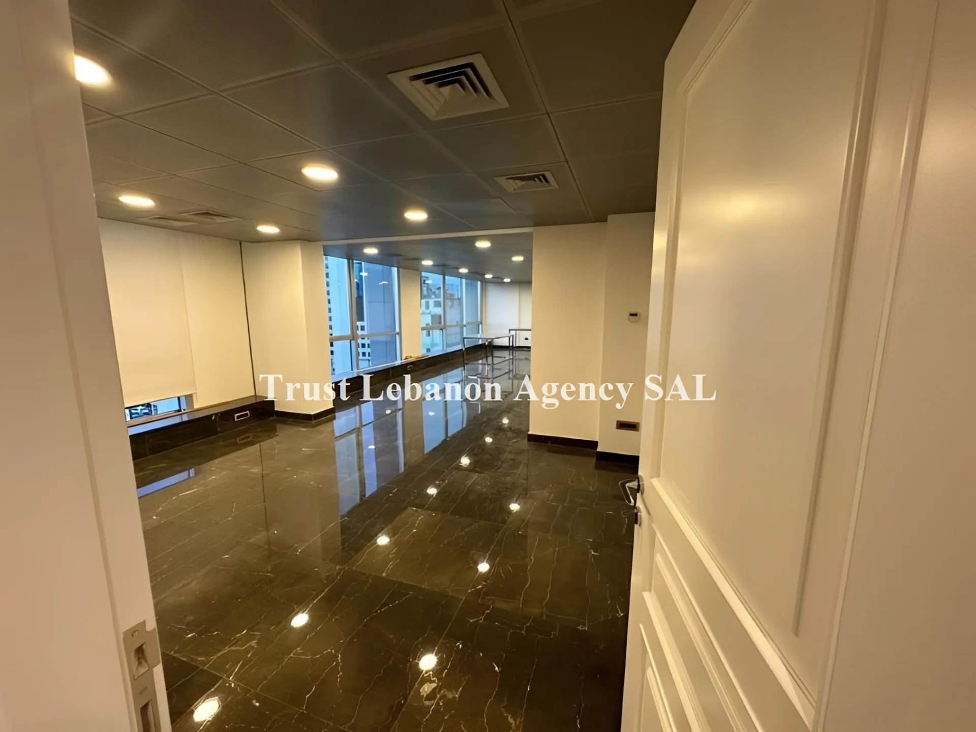 Office for rent in Metn, Dekweneh