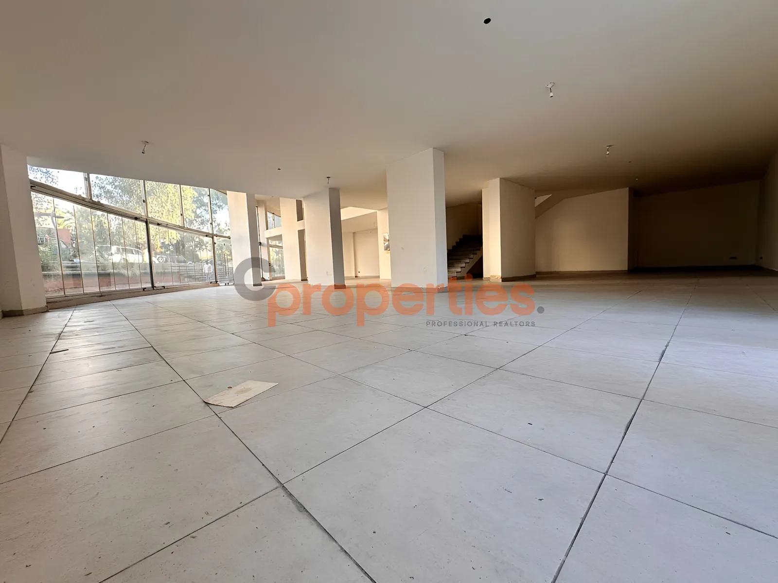 Showroom for Sale in Unesco
