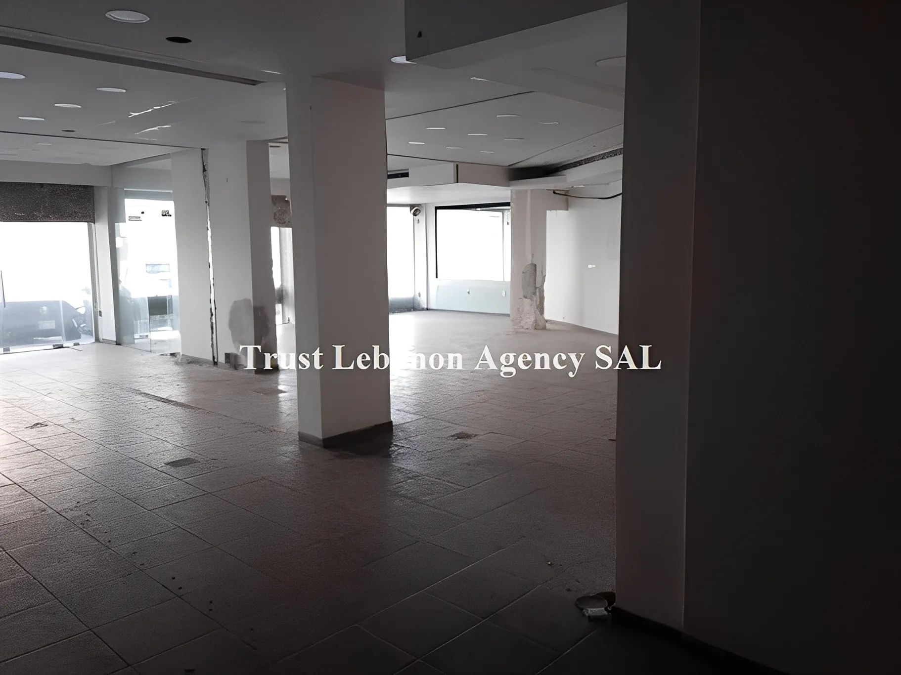 Shop for rent in Baabda, Hazmieh
