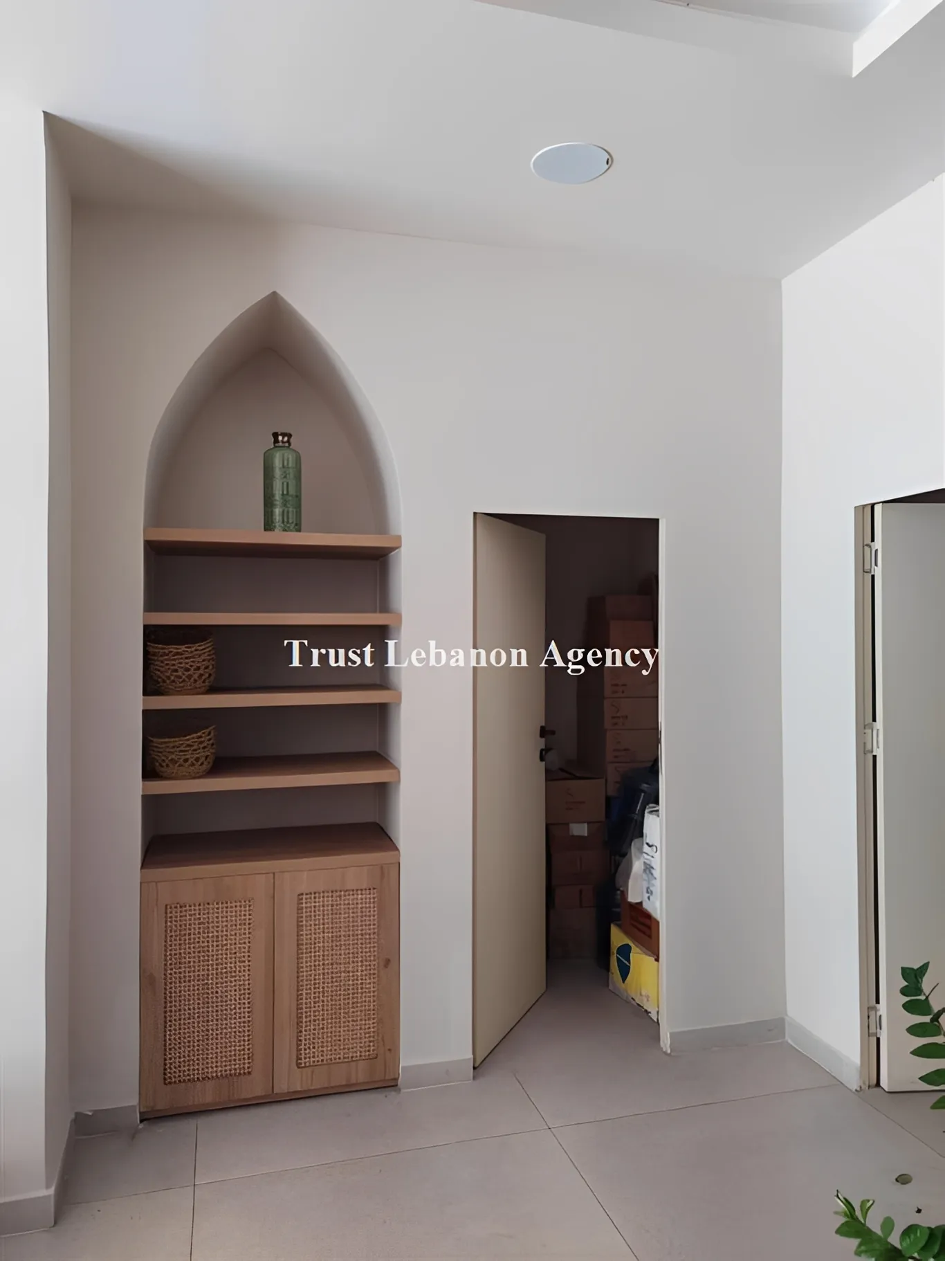 Shop for rent in Baabda, Badaro