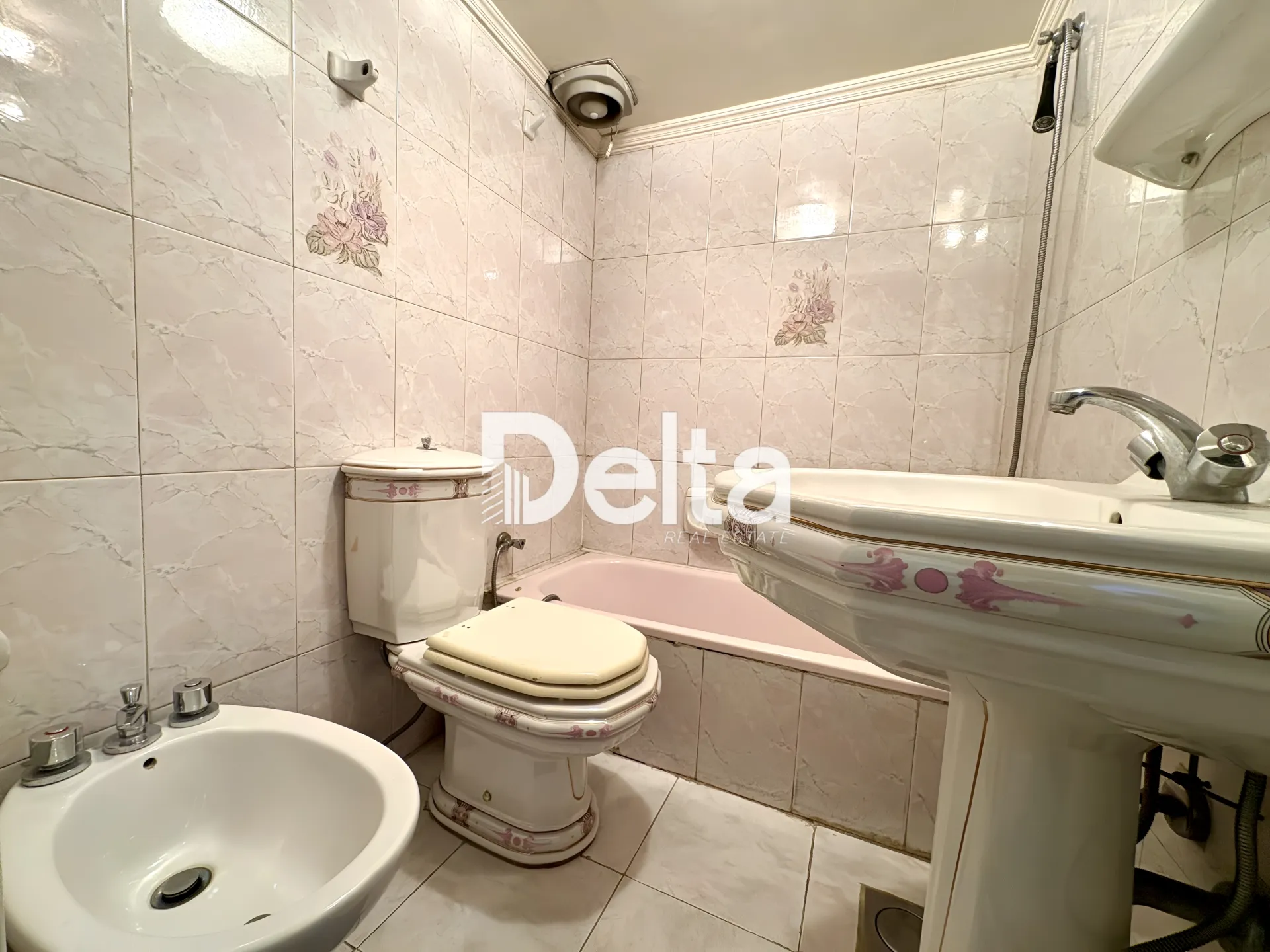 Shop for rent in Ras Al Naba'a