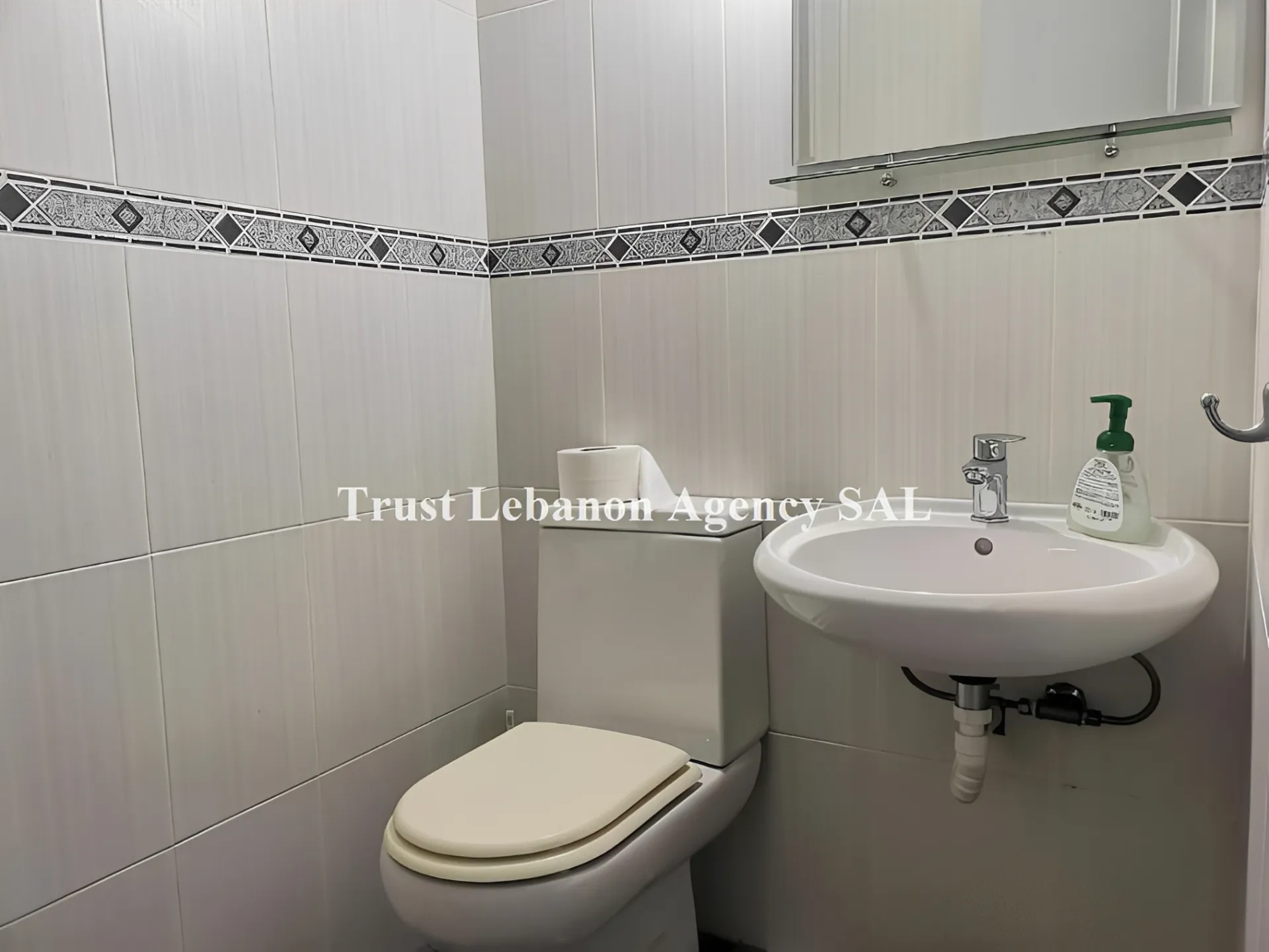 Office for rent in Metn, Antelias