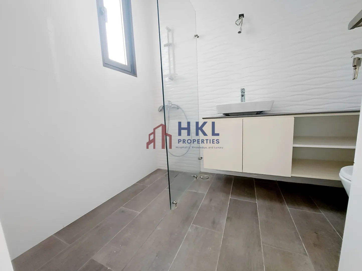 Apartment for rent in Ain El Mraiseh, Bayrut, Lebanon - 2 bed, 4 bath