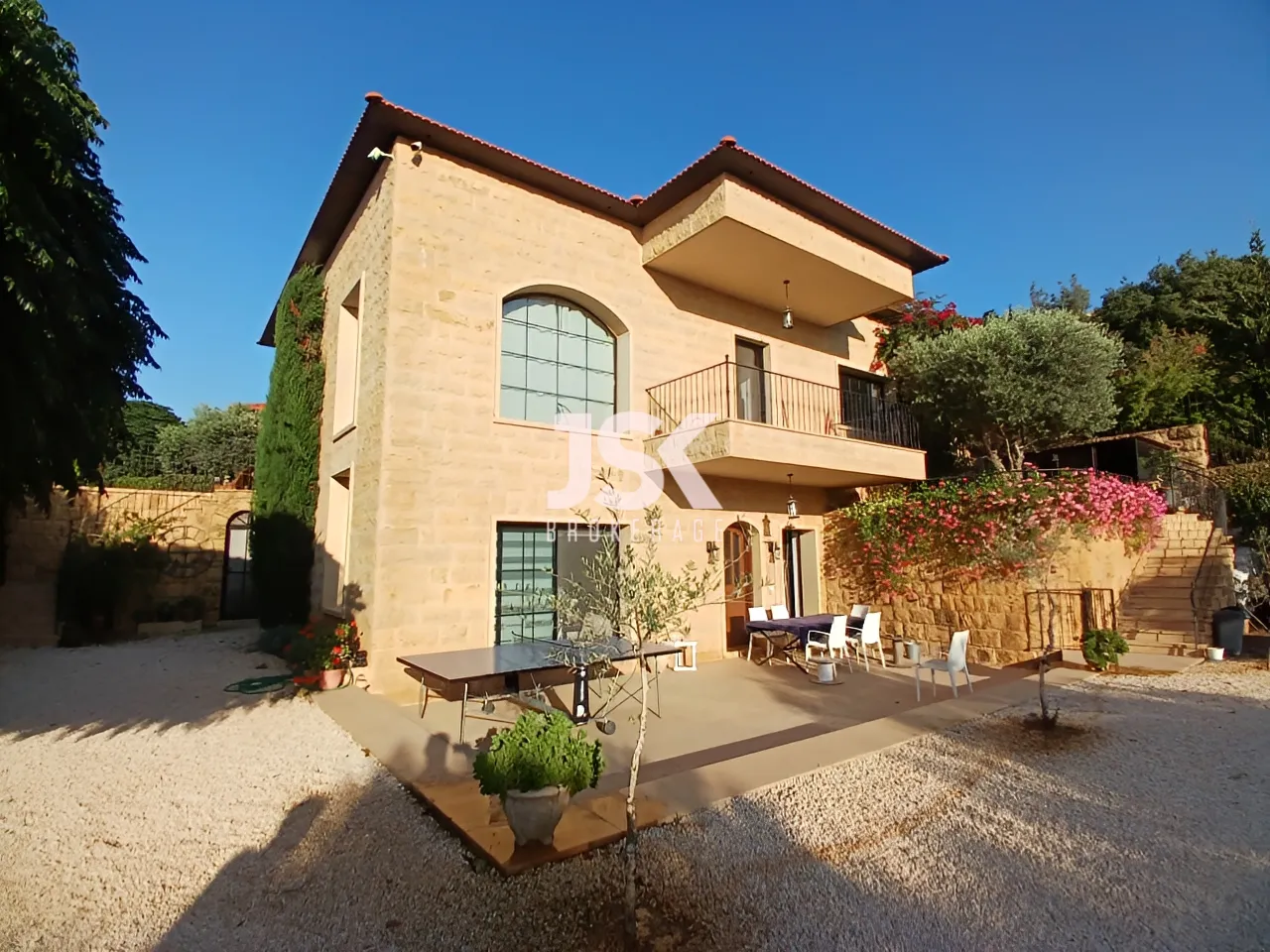 Villa for Sale in Roumieh