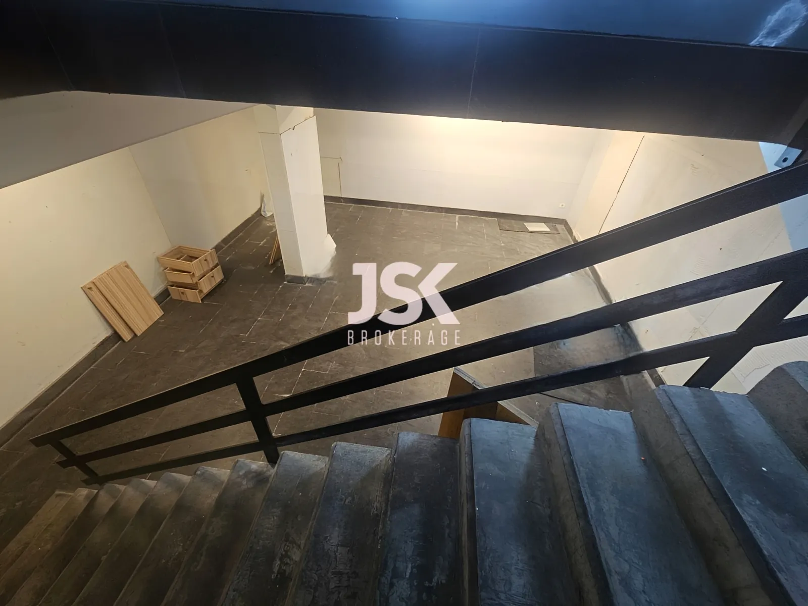 Shop for Rent in Cornet Chahwan