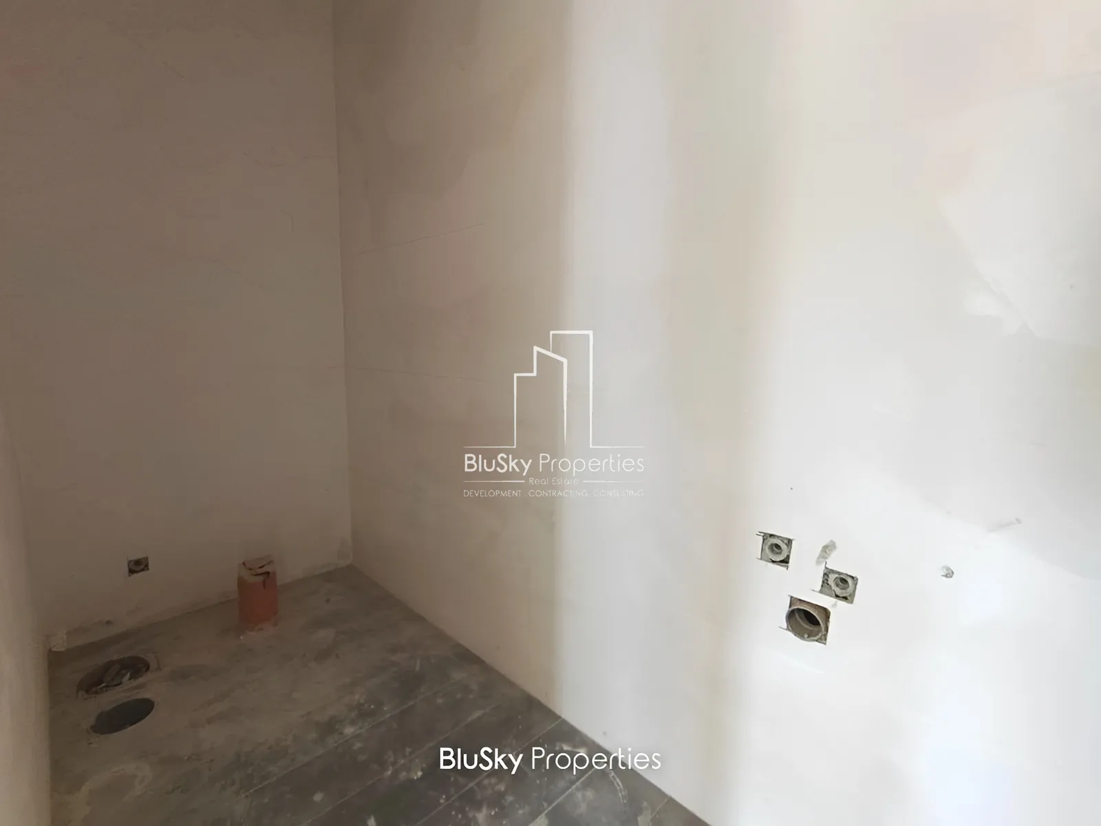 Duplex for Sale in Bouar - 3 bed, 3 bath