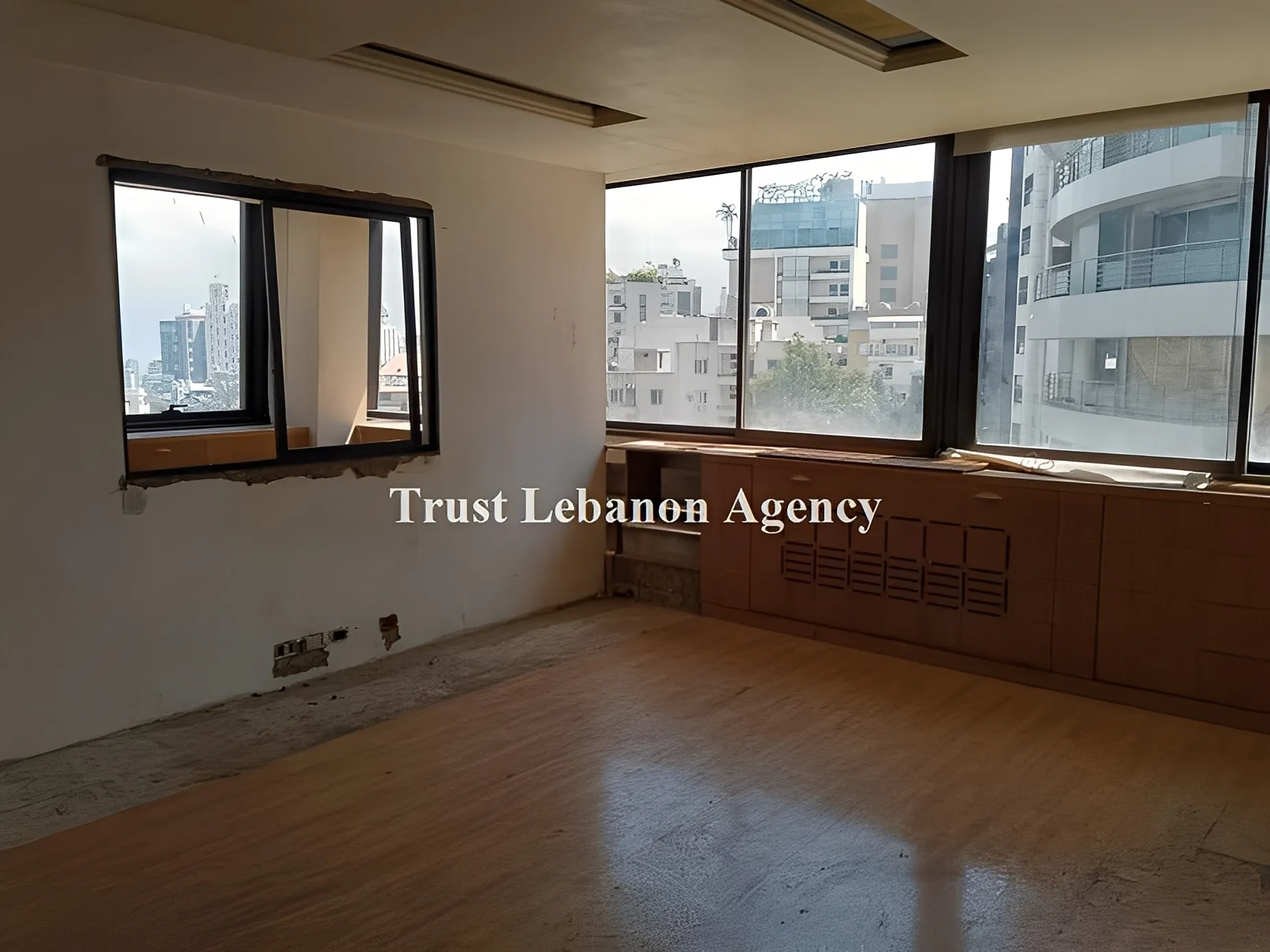 Office for rent in Achrafieh
