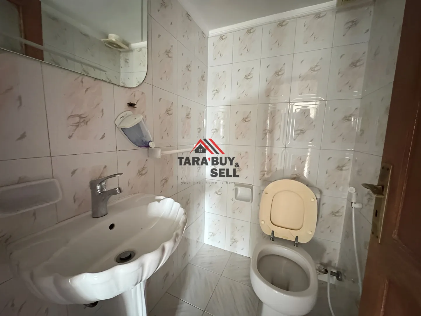 Apartment for rent in Rue 4