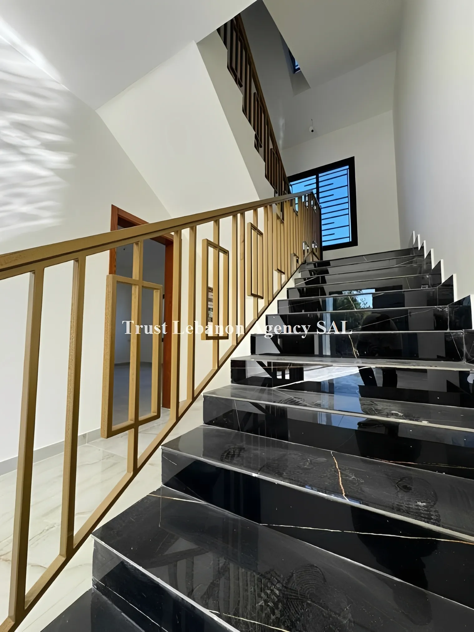 Villa for Sale in Deir El Zahrani