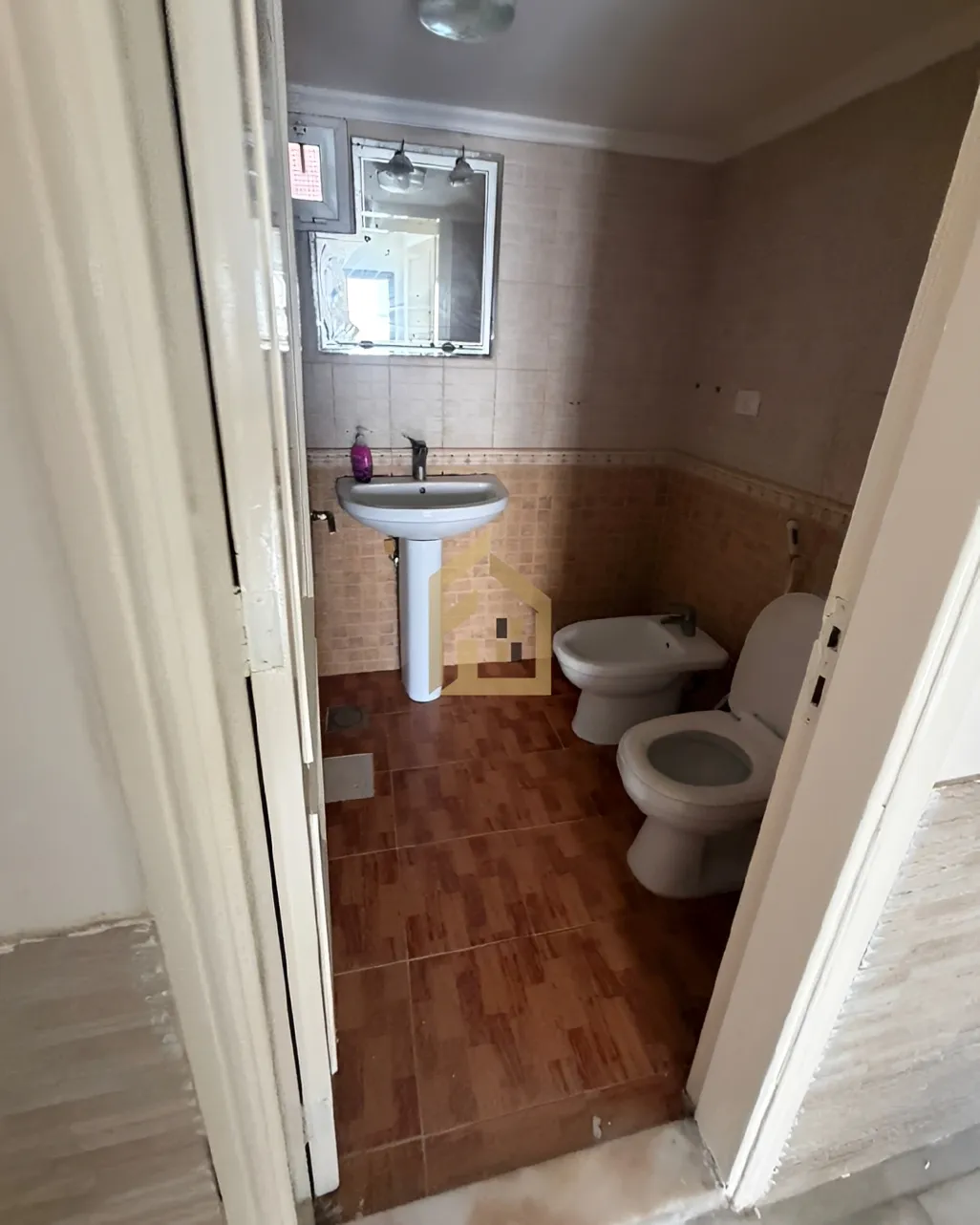 Apartment for rent in Zarif, Bayrut, Lebanon - 3 bed, 3 bath