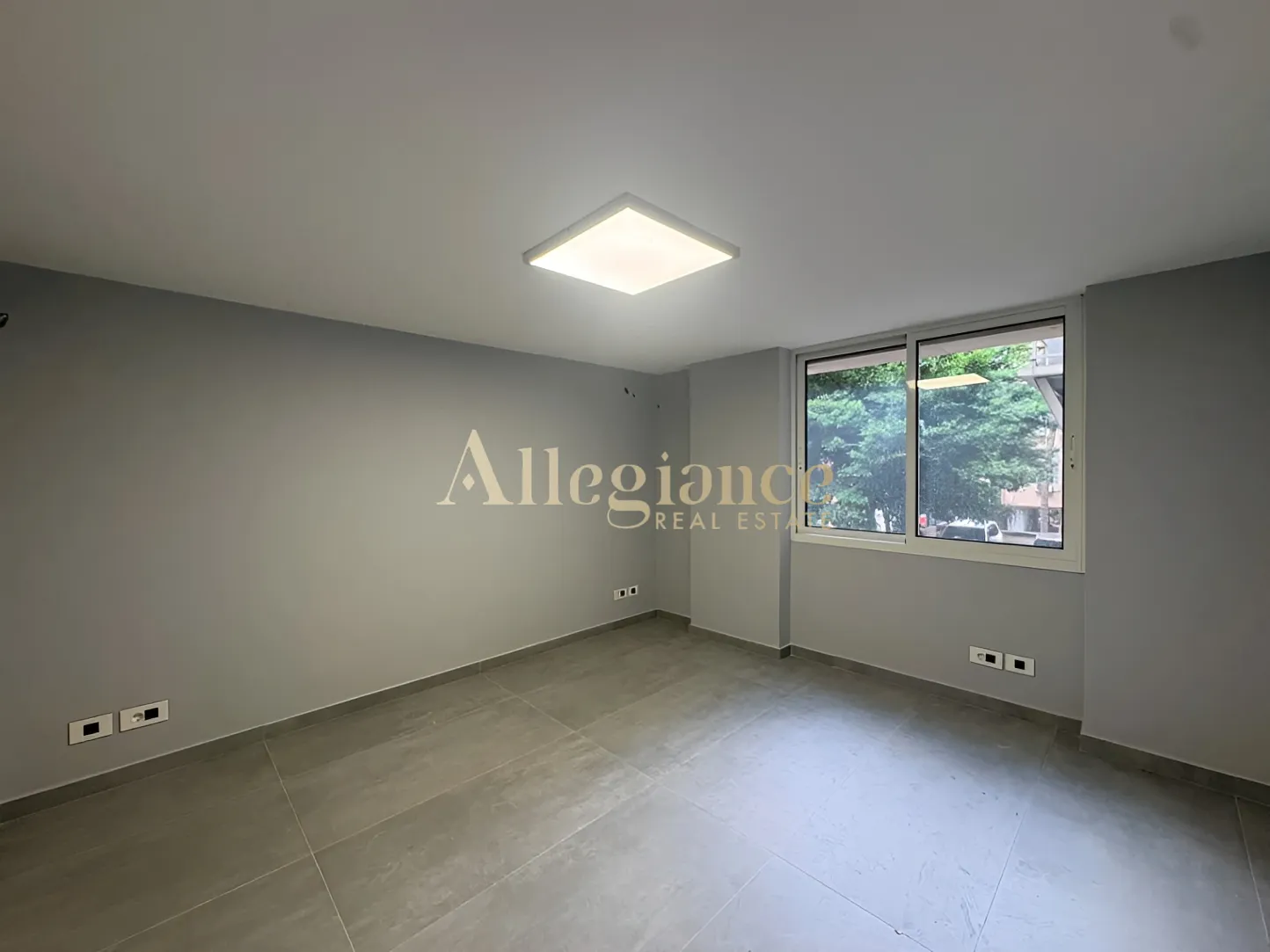 Shop for rent in Badaro